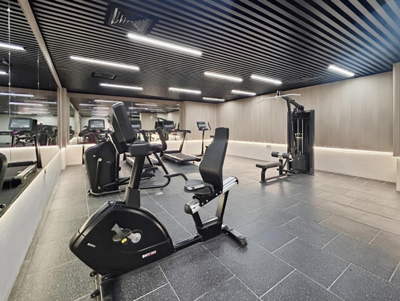 Stylish 1BR with PS5, Sauna and Kids' Play Area