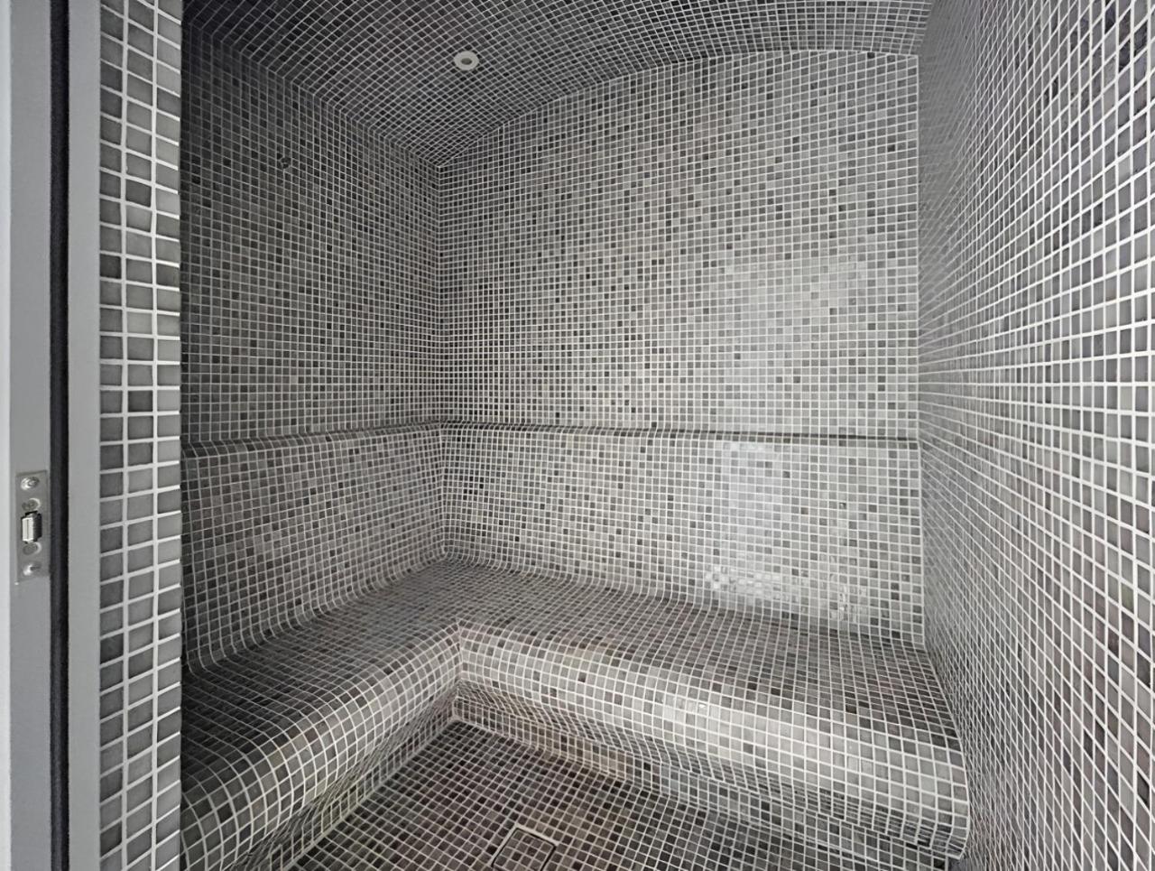Stylish 1BR with PS5, Sauna and Kids' Play Area