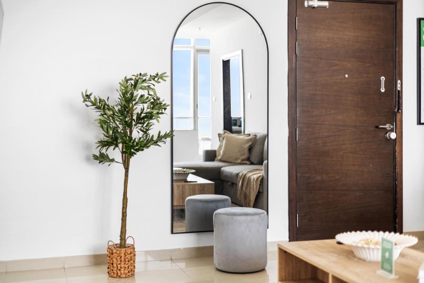 Marina 2BR with 31st-Floor Ocean View