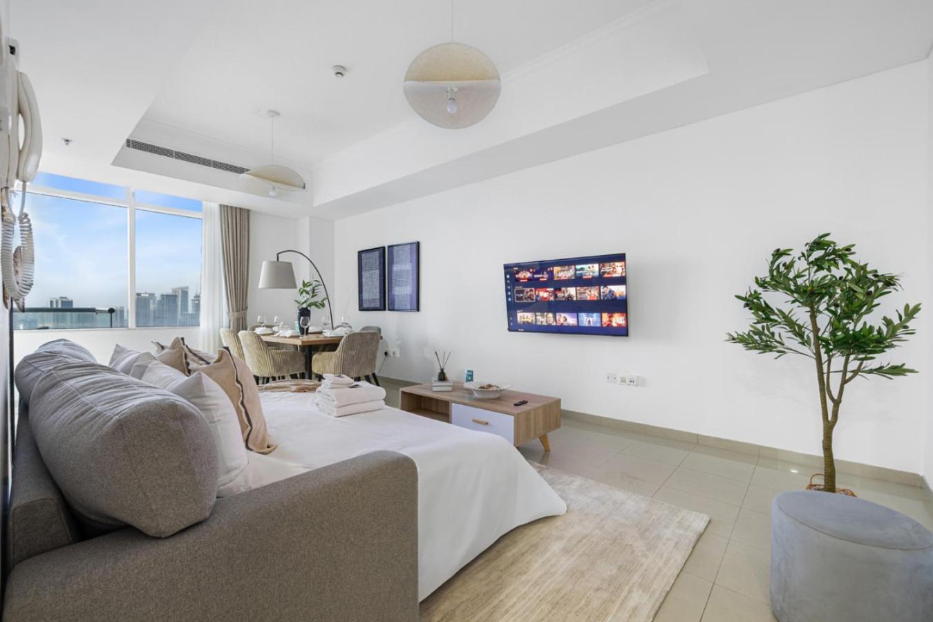 Marina 2BR with 31st-Floor Ocean View