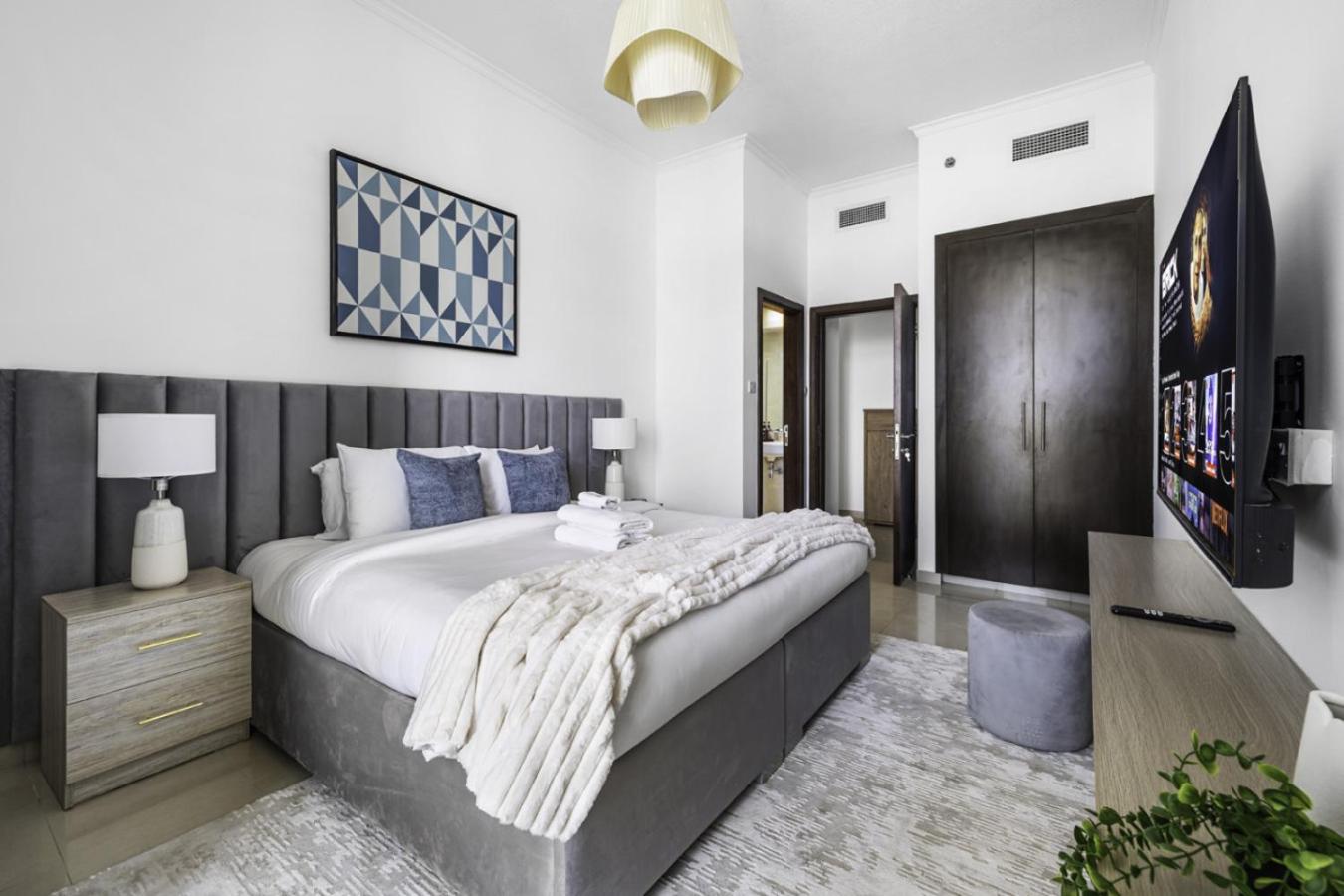 Marina 2BR with 31st-Floor Ocean View