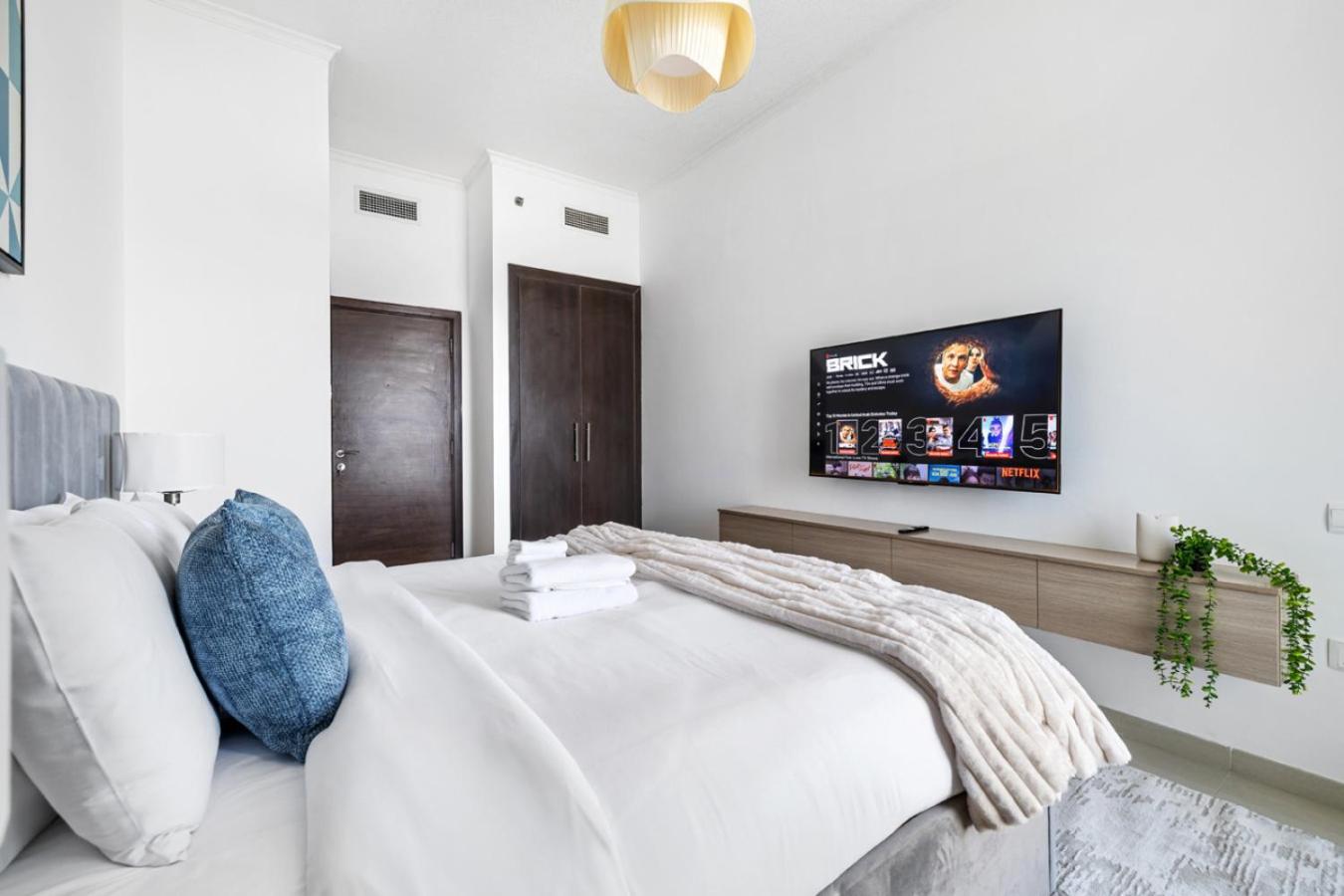 Marina 2BR with 31st-Floor Ocean View