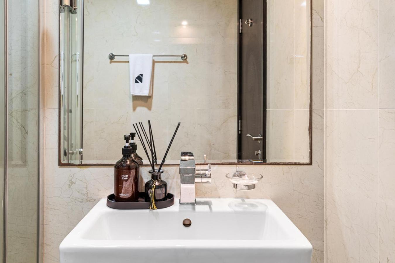 Marina 2BR with 31st-Floor Ocean View