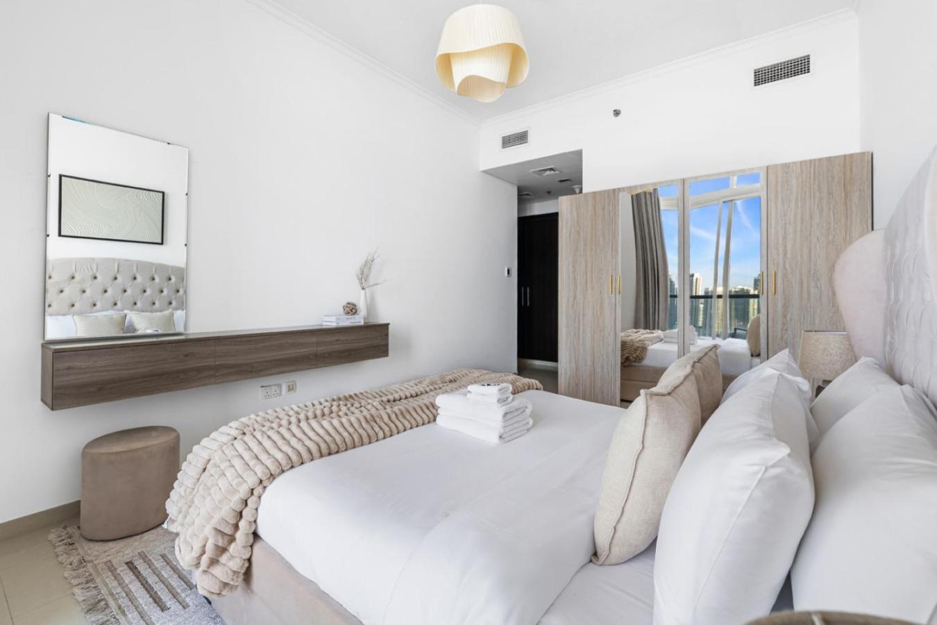 Marina 2BR with 31st-Floor Ocean View