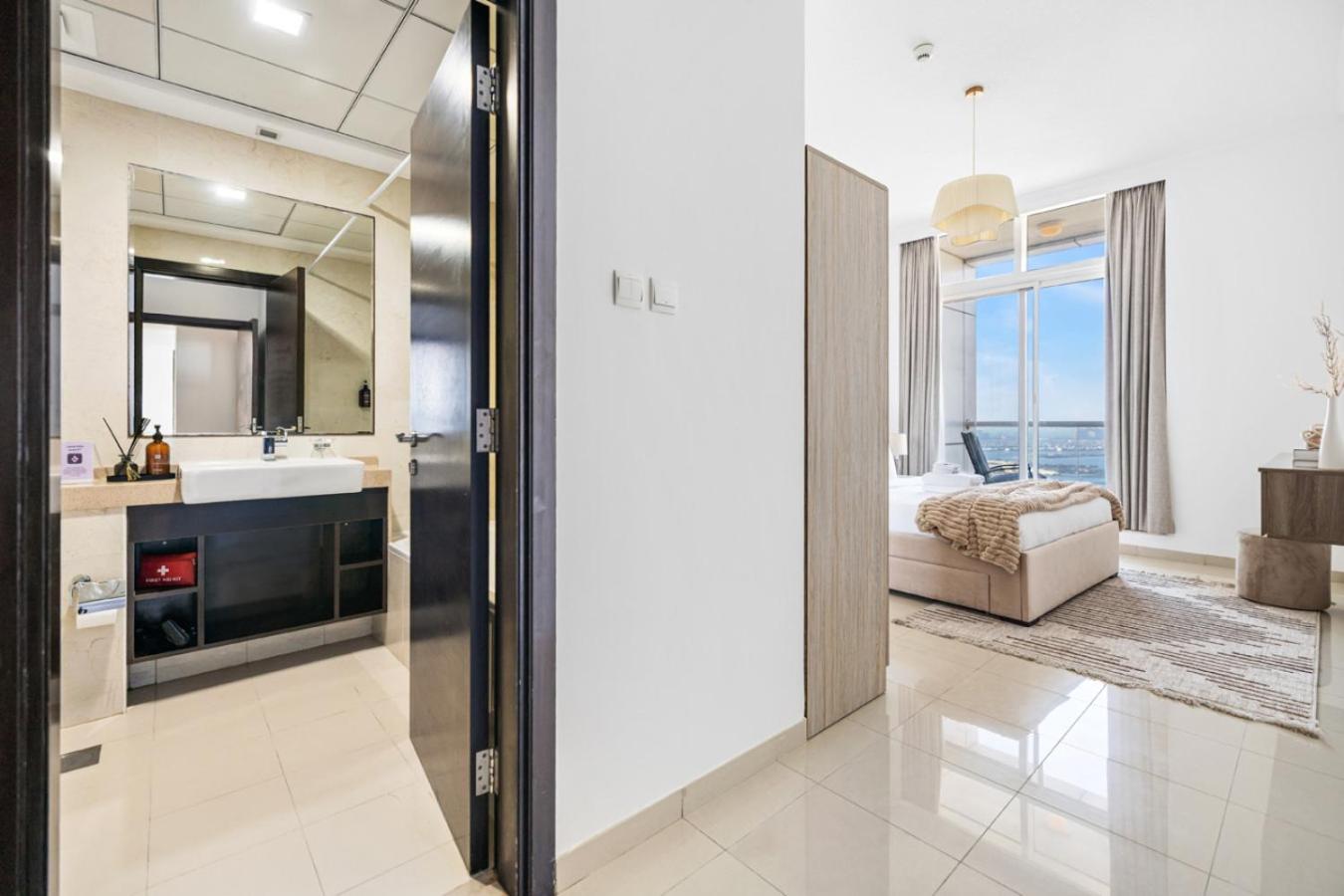 Marina 2BR with 31st-Floor Ocean View