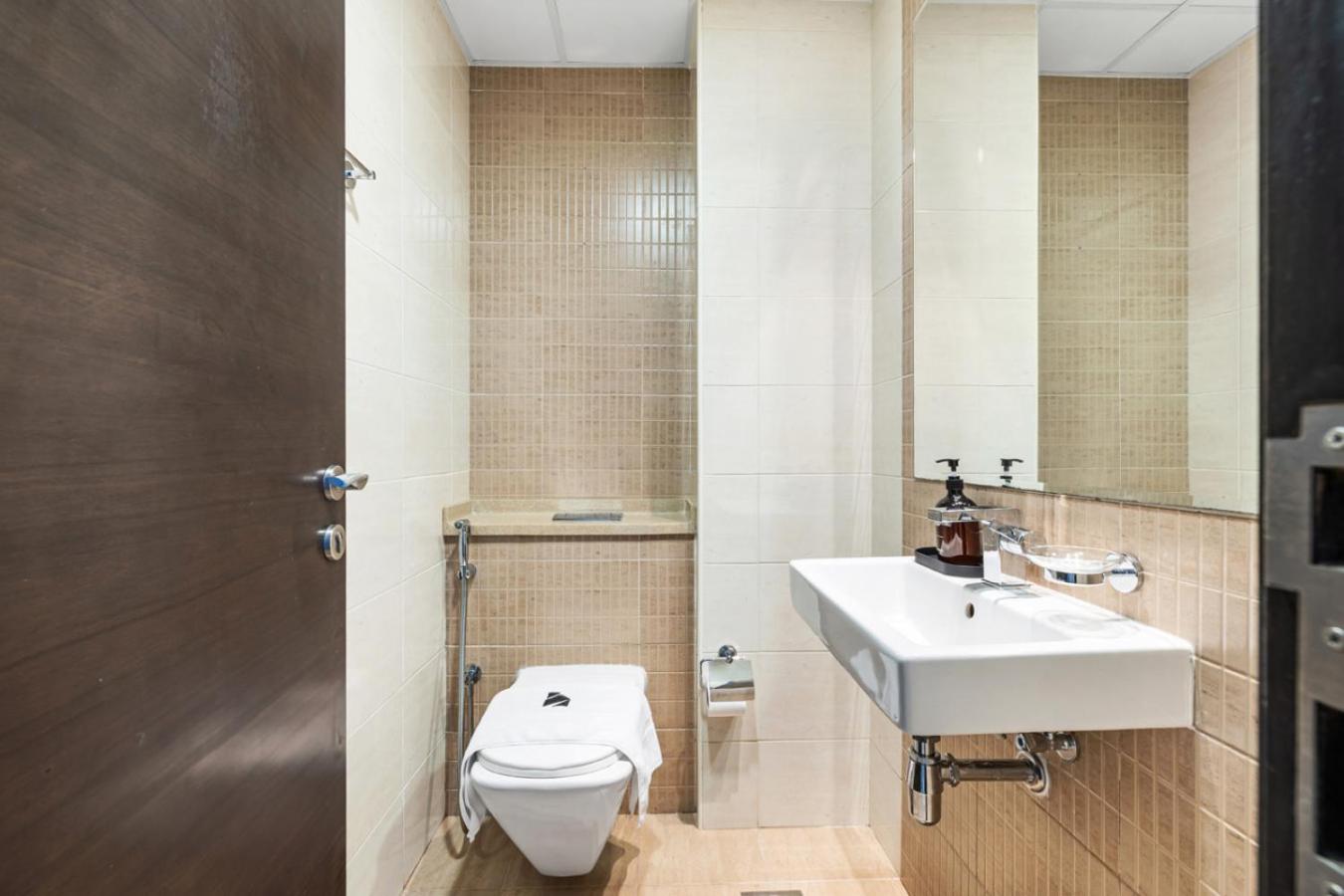 Marina 2BR with 31st-Floor Ocean View