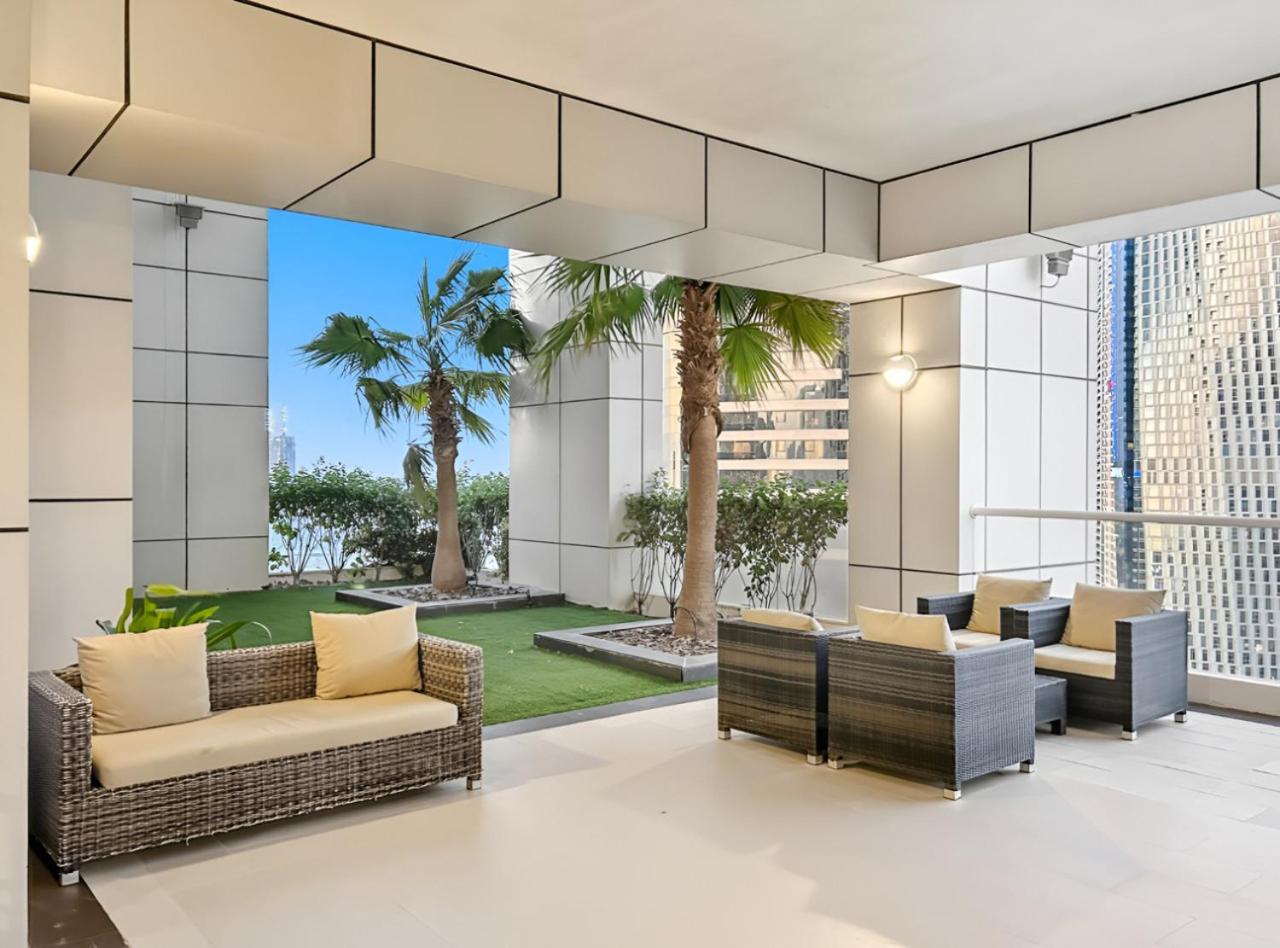 Marina 2BR with 31st-Floor Ocean View