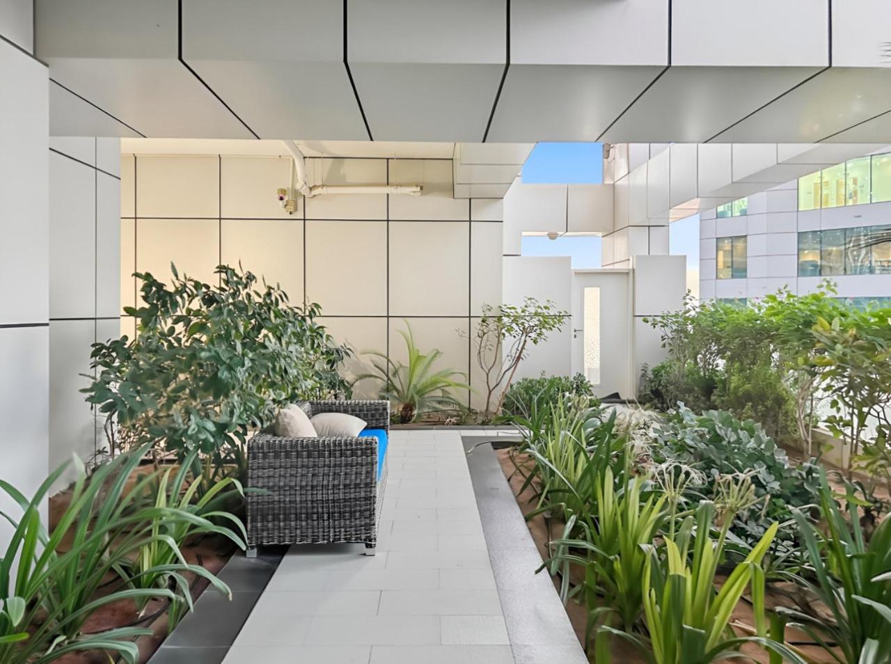 Marina 2BR with 31st-Floor Ocean View