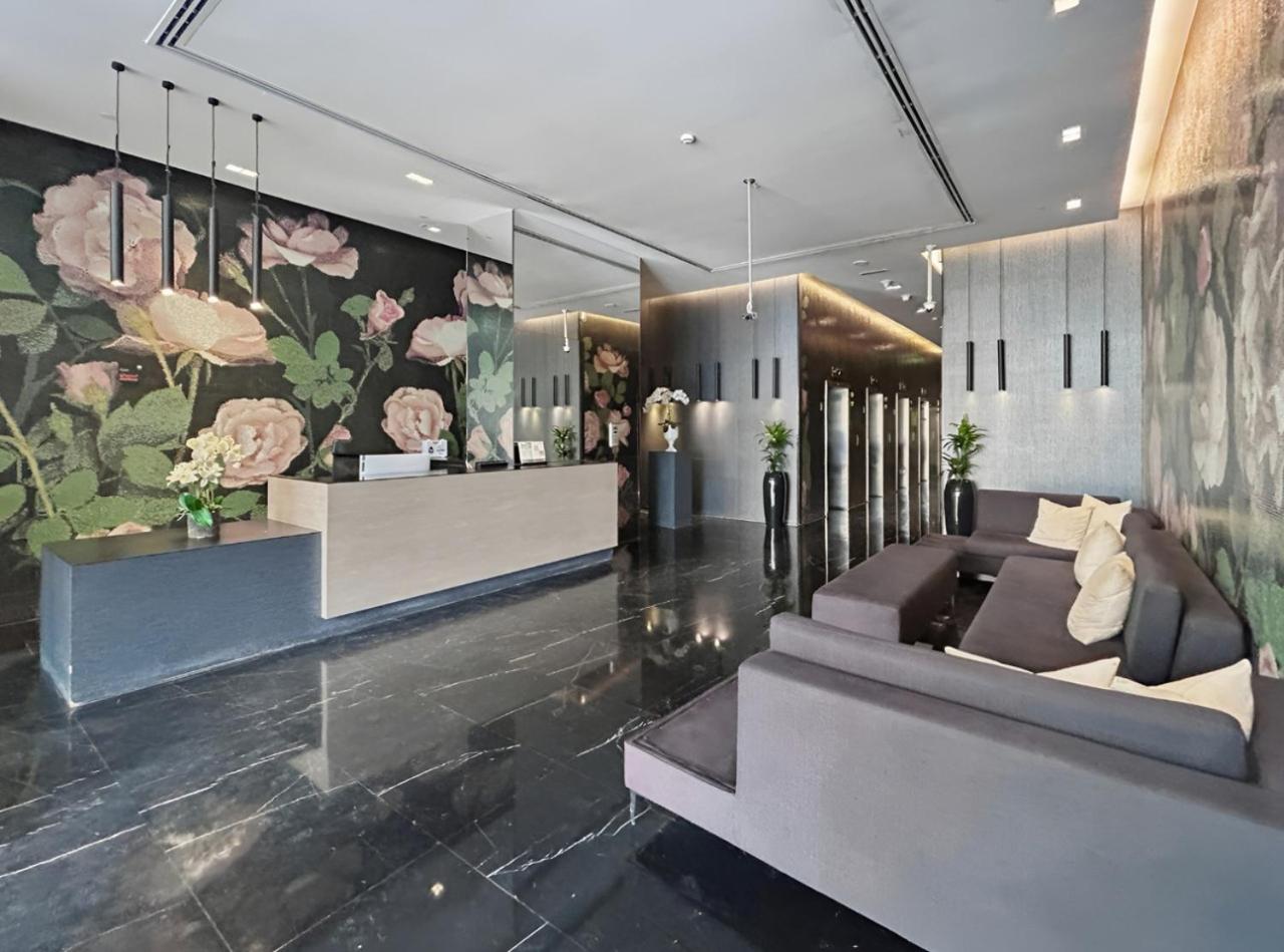 Marina 2BR with 31st-Floor Ocean View