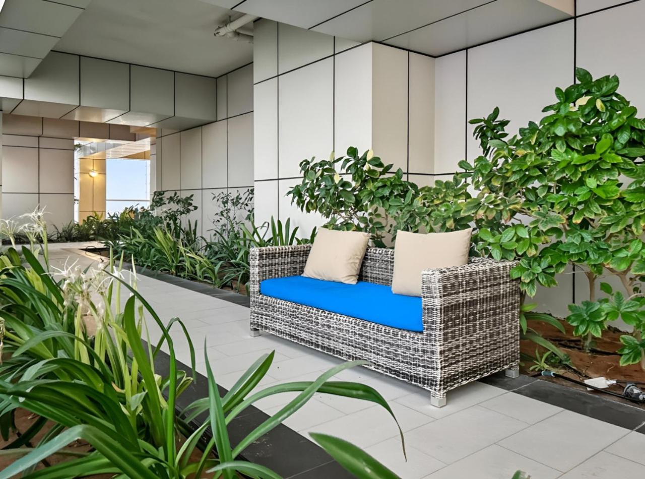 Marina 2BR with 31st-Floor Ocean View