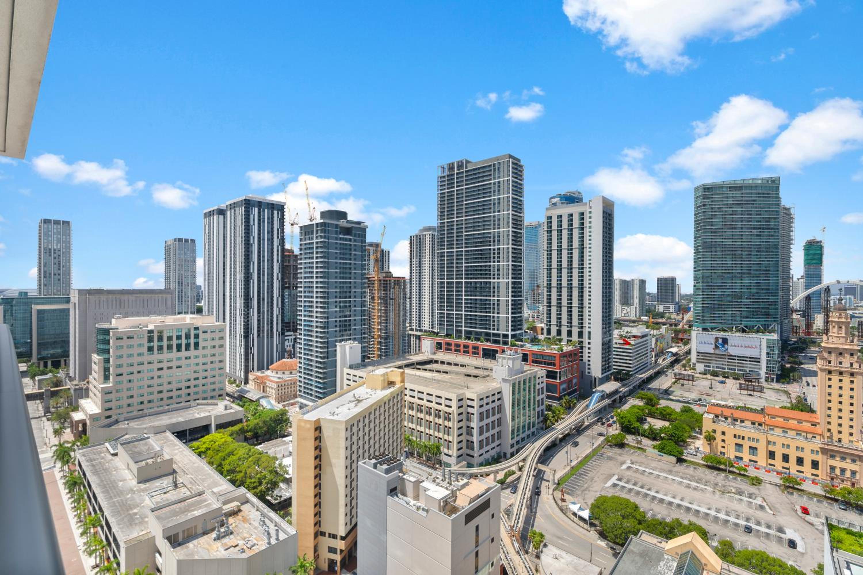 High-Rise Luxury Condo in Downtown Miami with Ocean Views