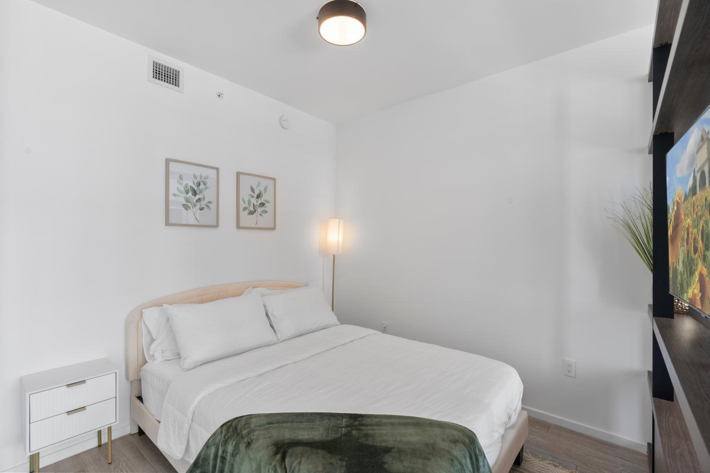 High-Rise Luxury Condo in Downtown Miami with Ocean Views