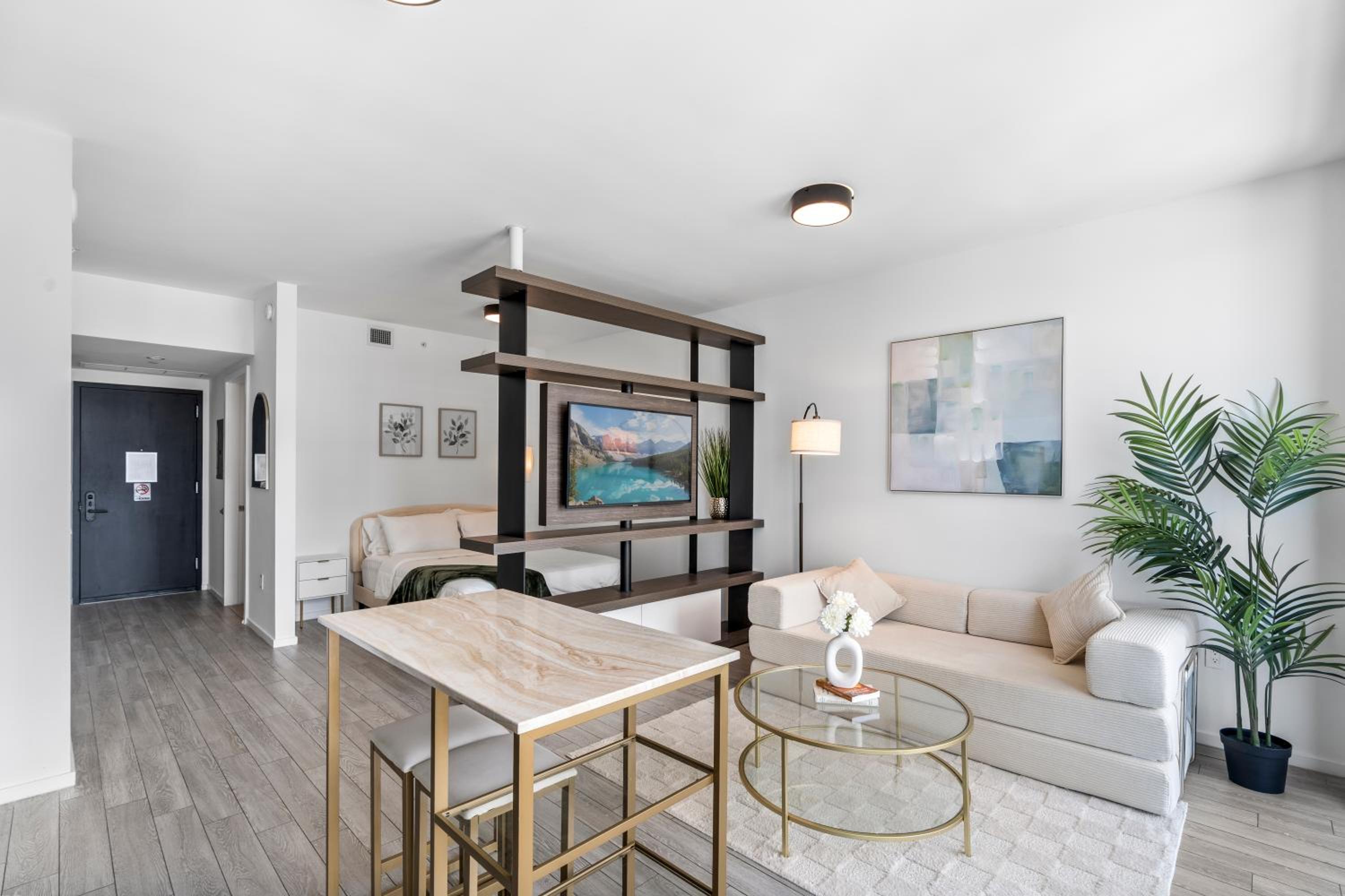 High-Rise Luxury Condo in Downtown Miami with Ocean Views