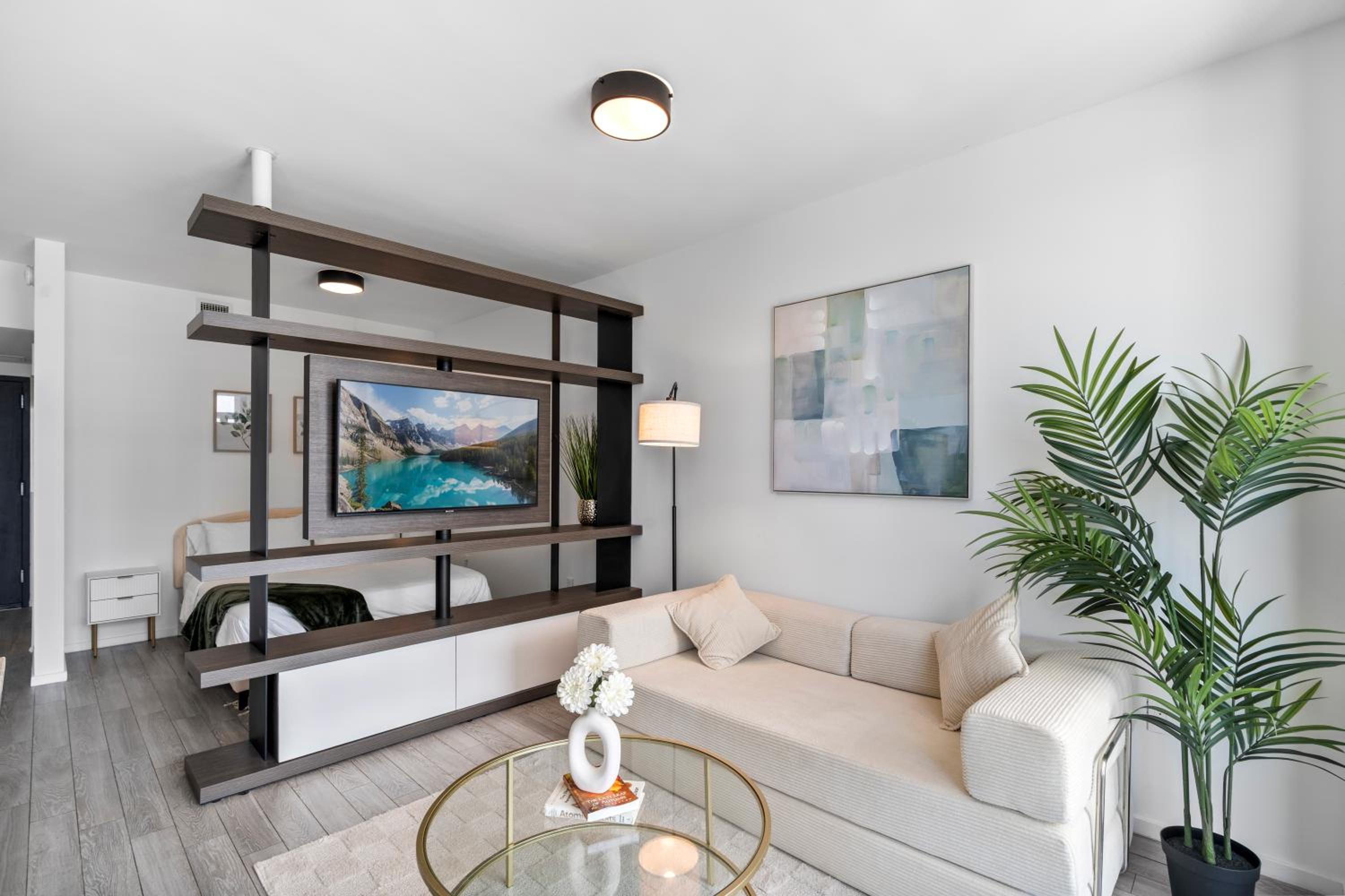 High-Rise Luxury Condo in Downtown Miami with Ocean Views