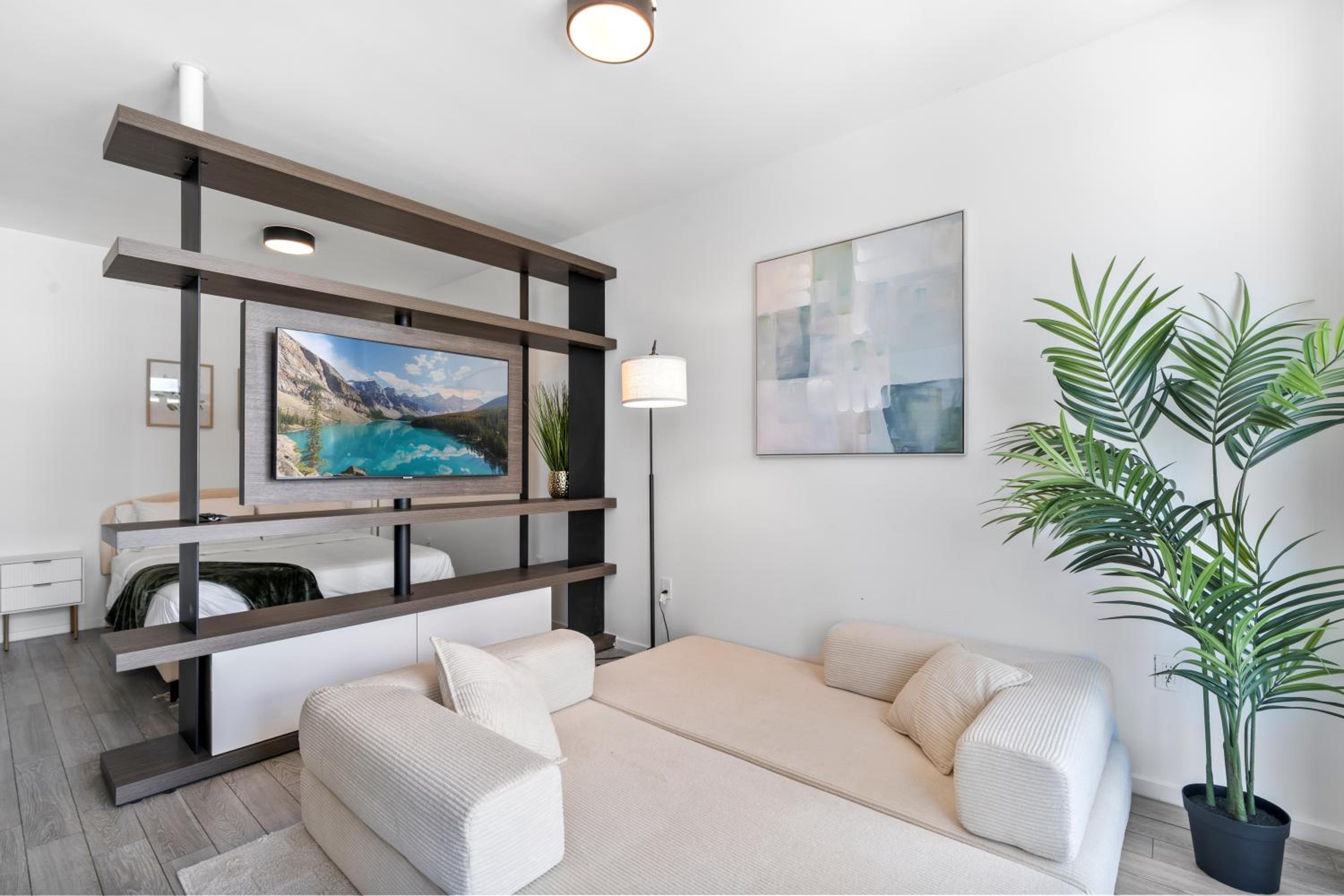 High-Rise Luxury Condo in Downtown Miami with Ocean Views