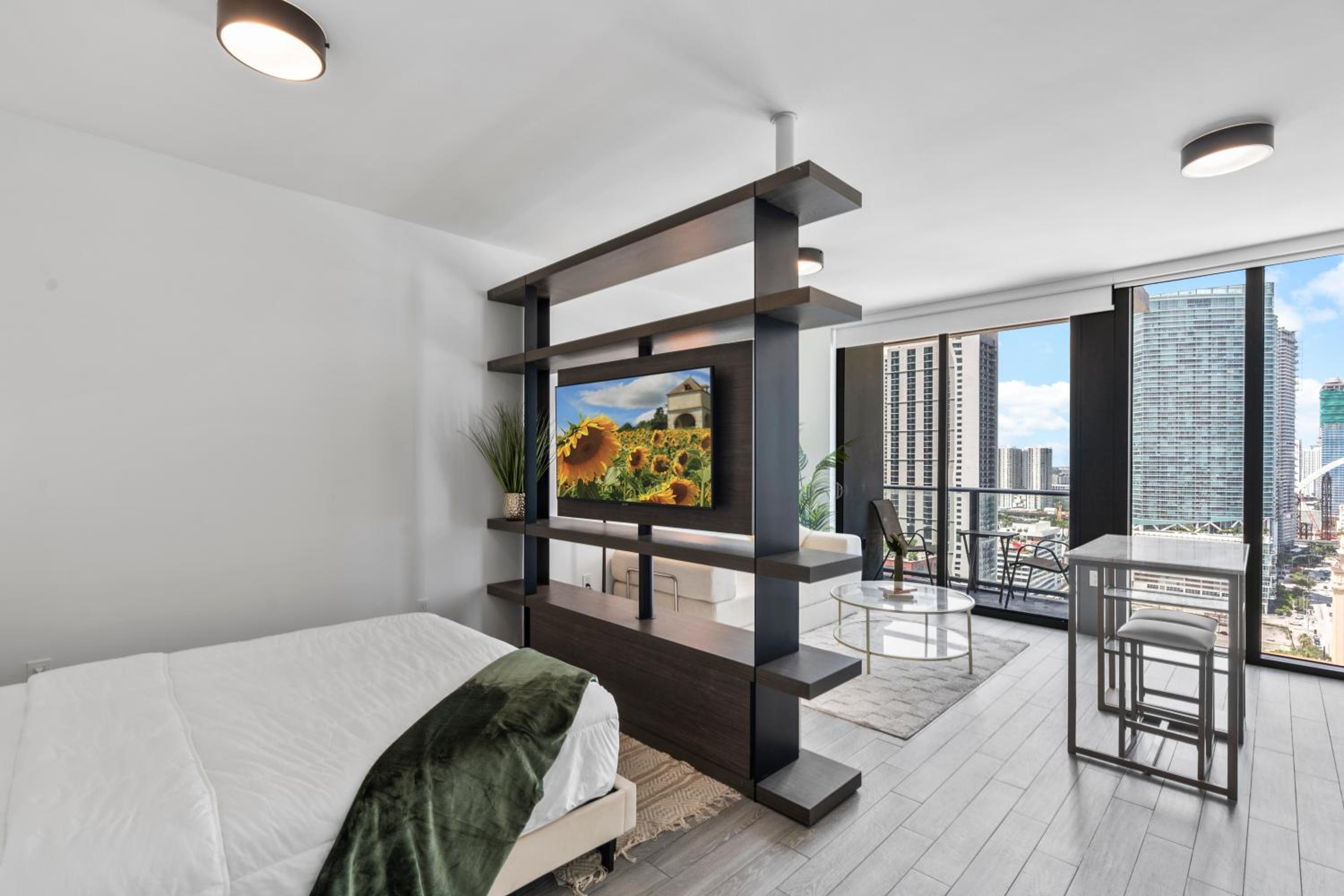 High-Rise Luxury Condo in Downtown Miami with Ocean Views