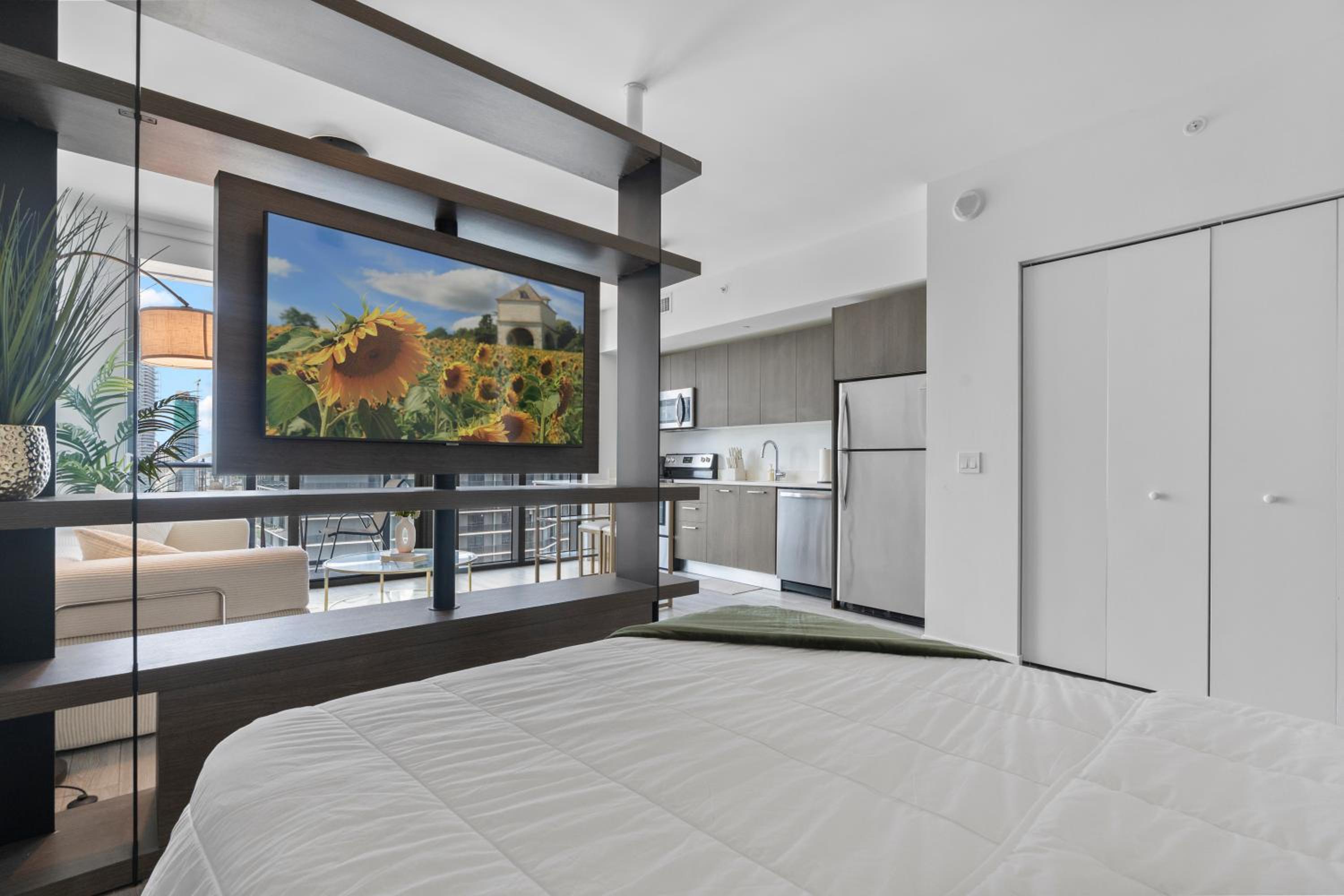 High-Rise Luxury Condo in Downtown Miami with Ocean Views