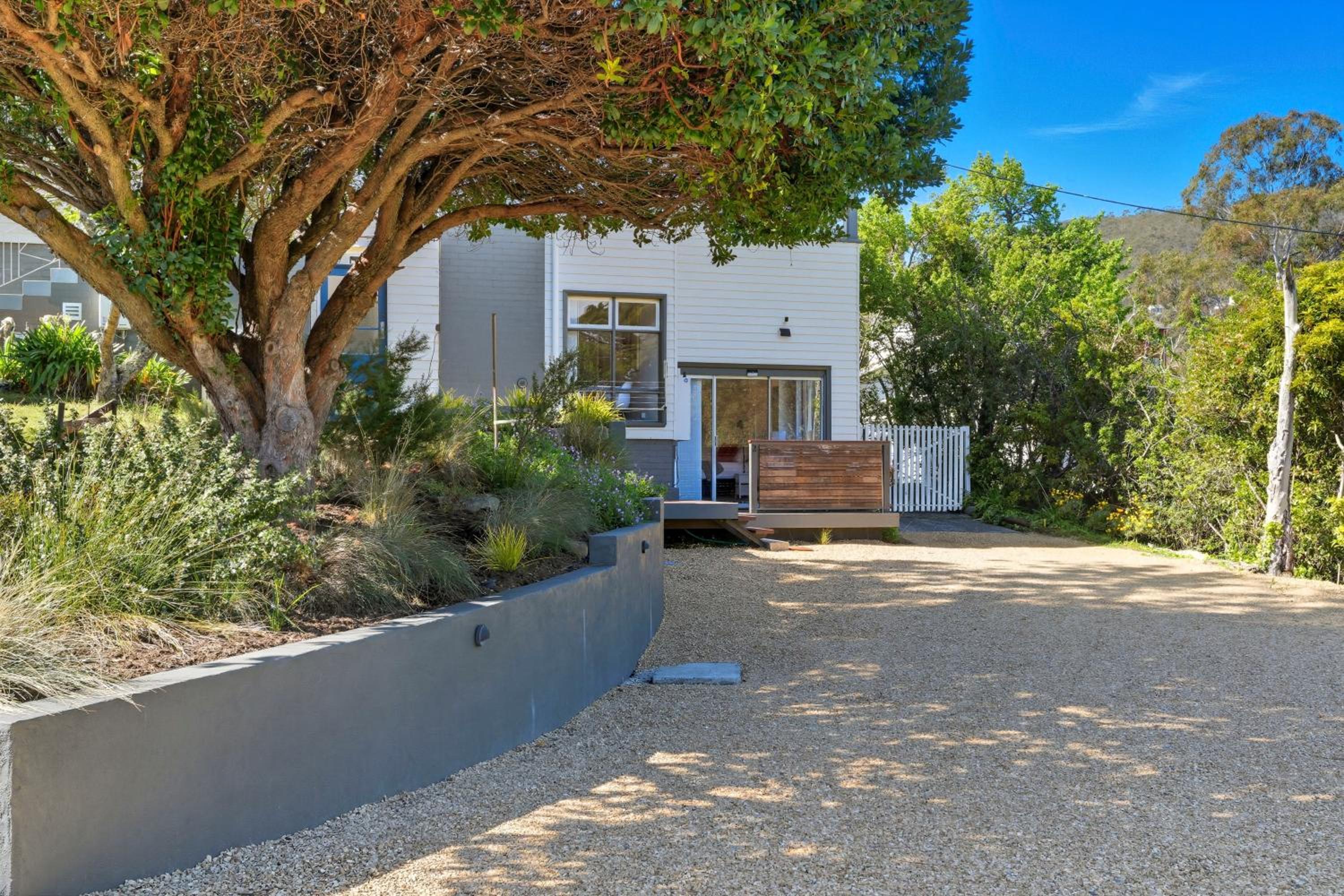 Charming Maning Ave - 2 Bedroom Unit in Sandy Bay