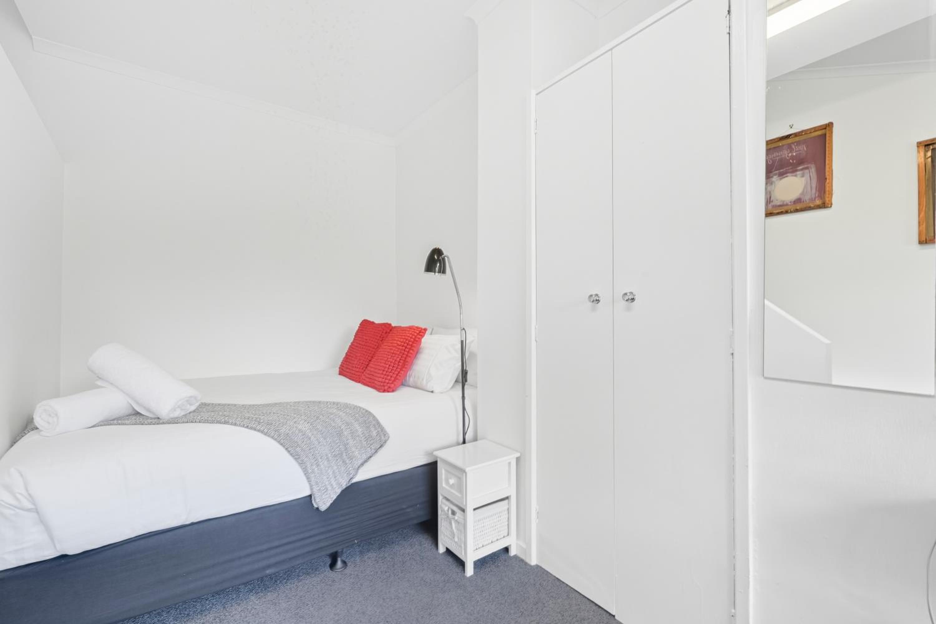 Charming Maning Ave - 2 Bedroom Unit in Sandy Bay
