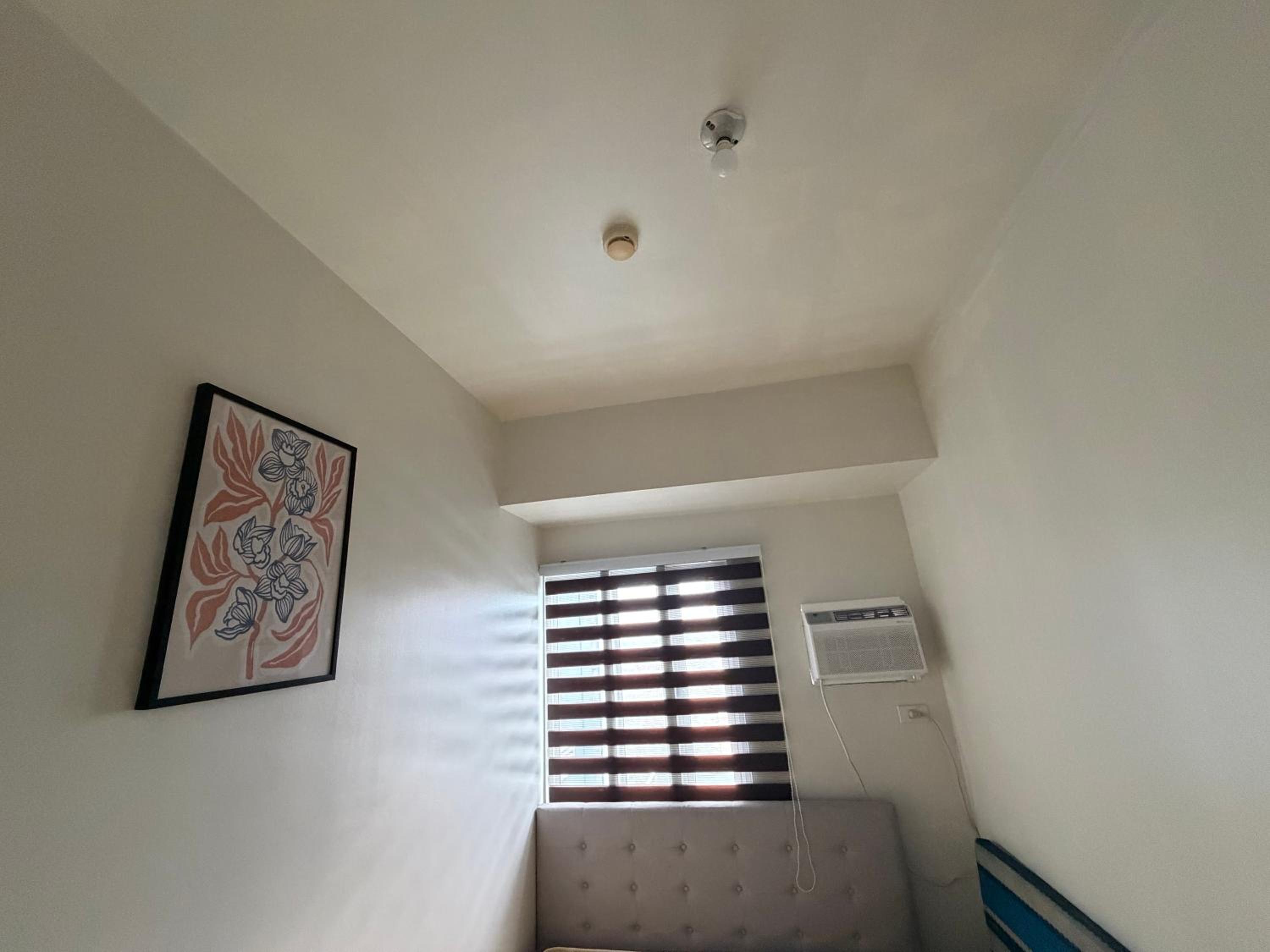 Staycation big room sm north grass residences 2 bed