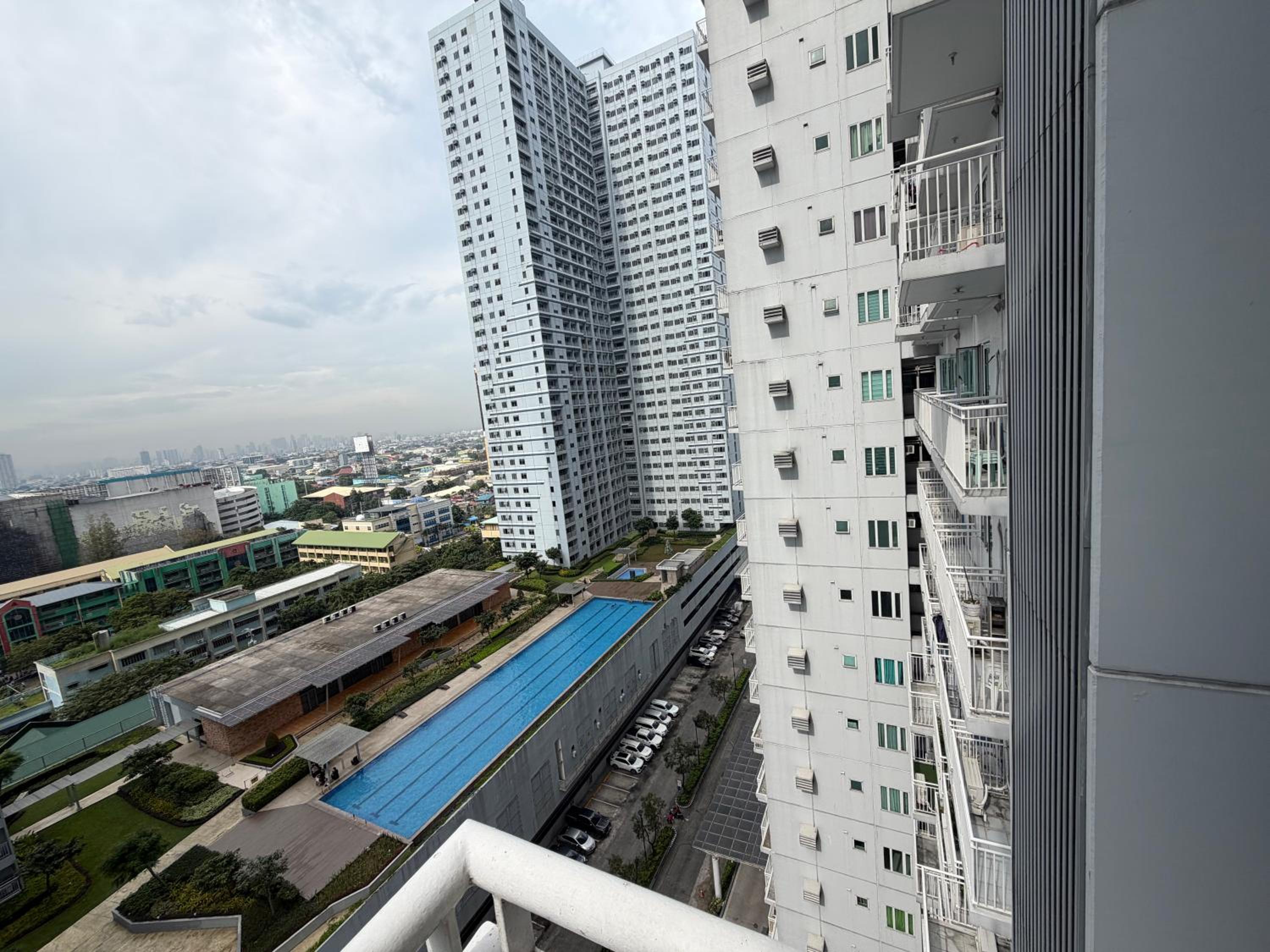 Staycation big room sm north grass residences 2 bed