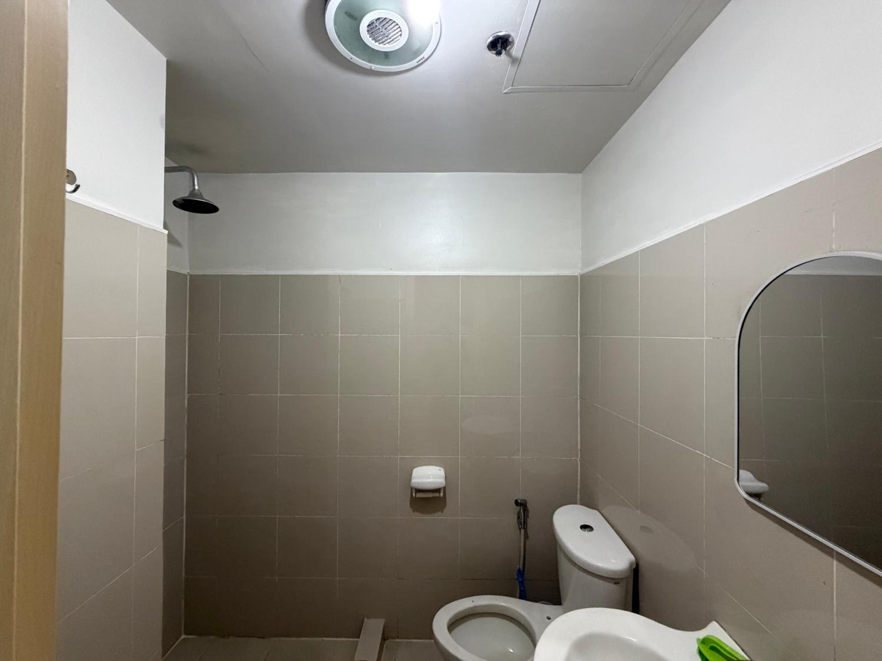 Staycation big room sm north grass residences 2 bed
