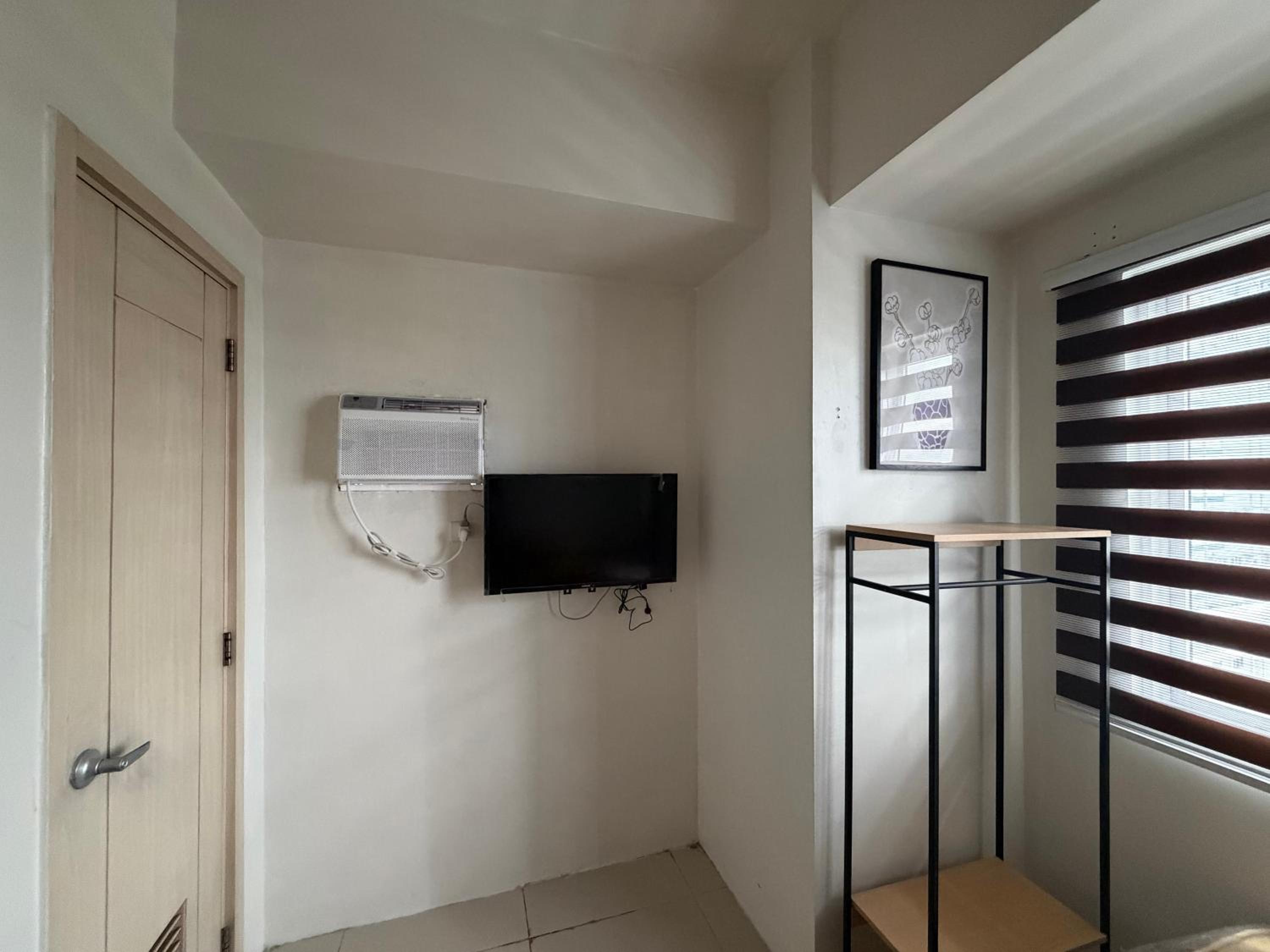 Staycation big room sm north grass residences 2 bed
