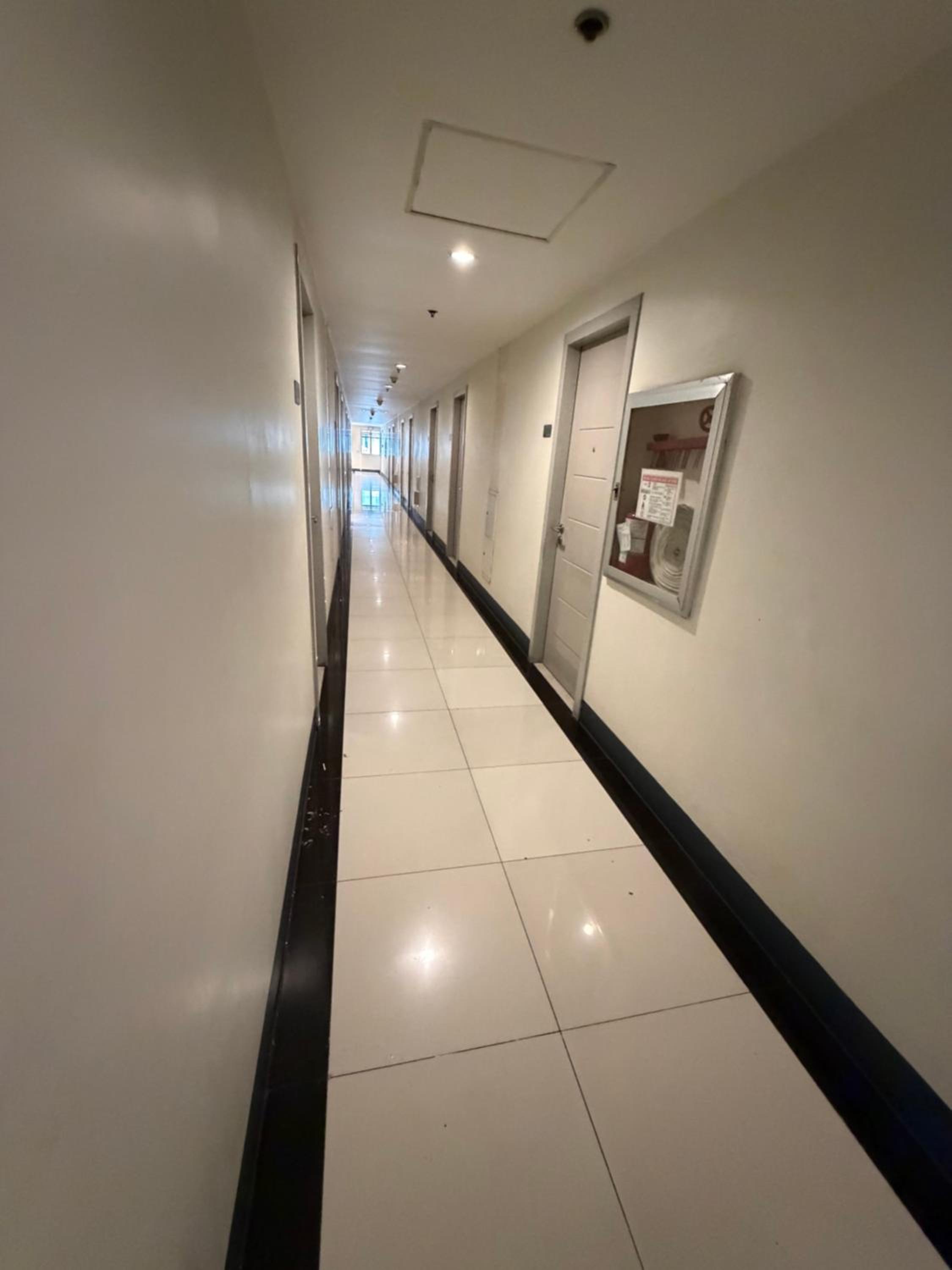 Staycation big room sm north grass residences 2 bed
