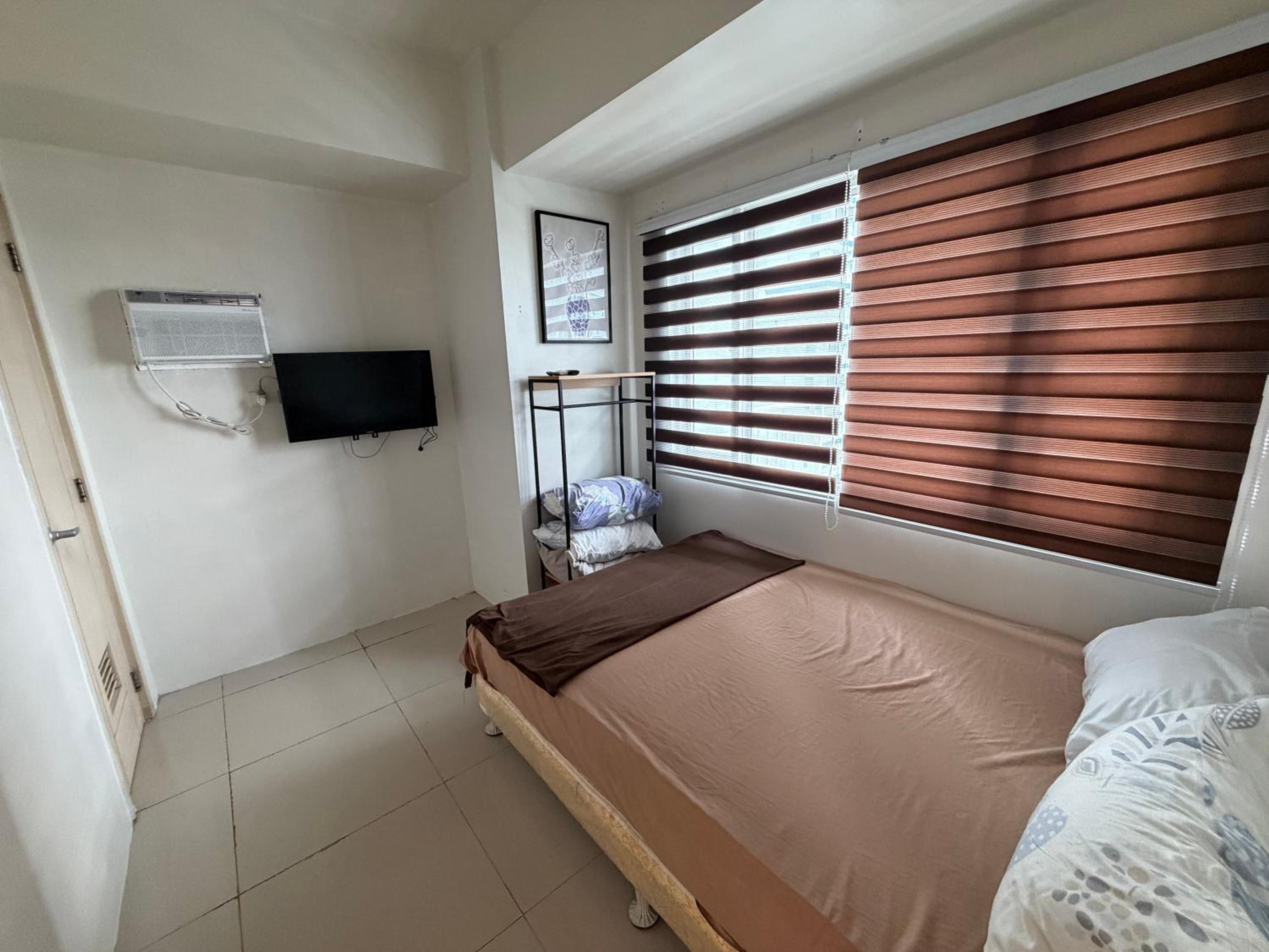 Staycation big room sm north grass residences 2 bed
