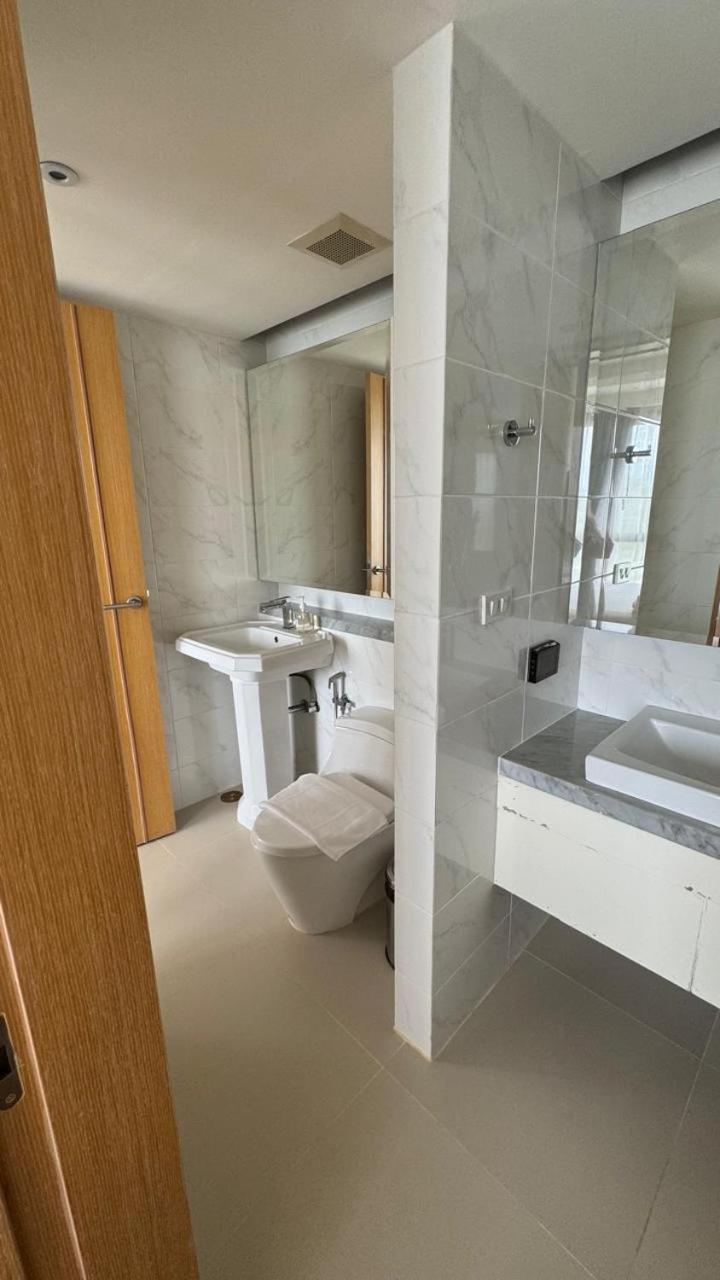 Aristo 2 Condo with a sea view