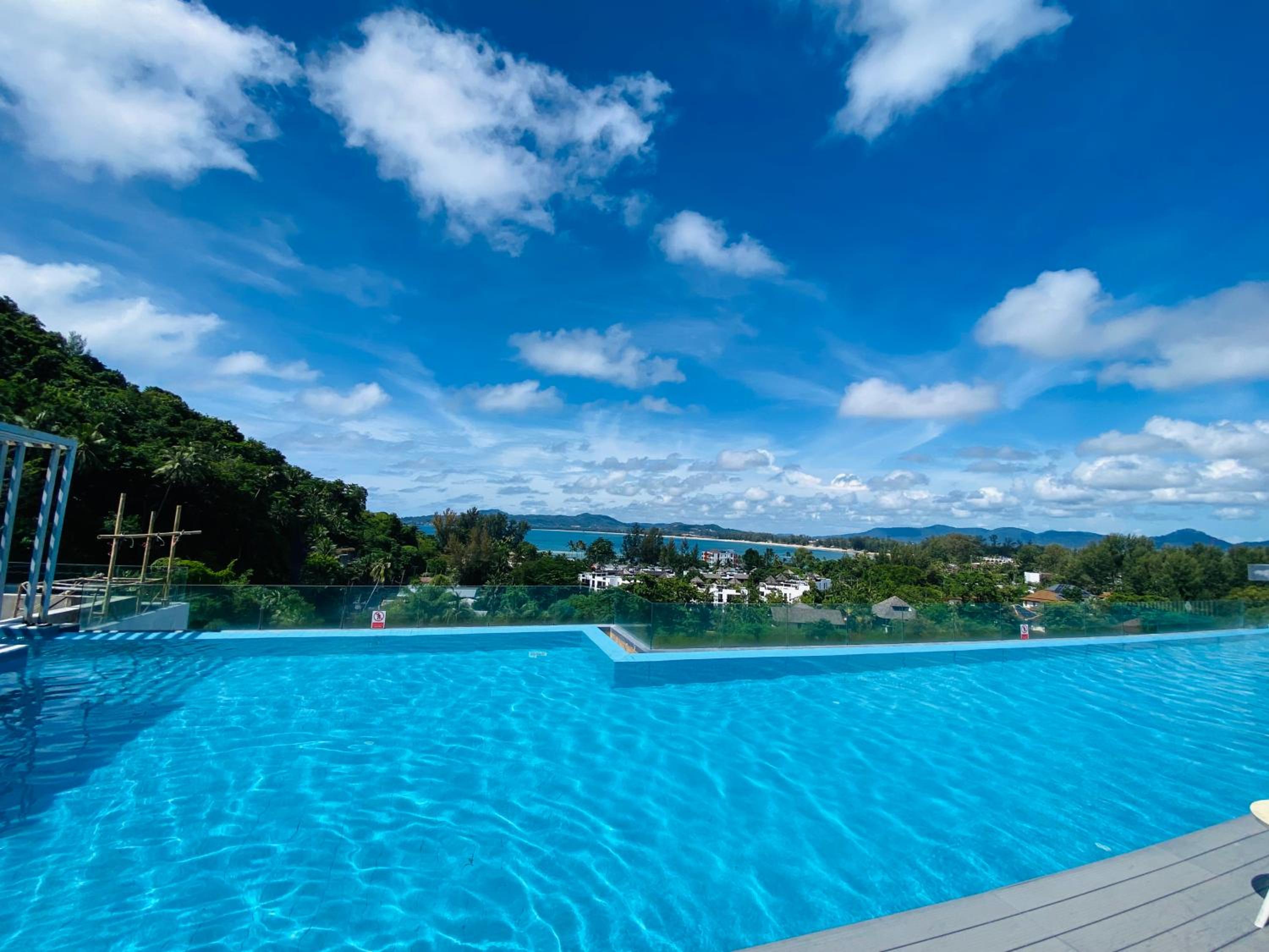 Aristo 2 Condo with a sea view