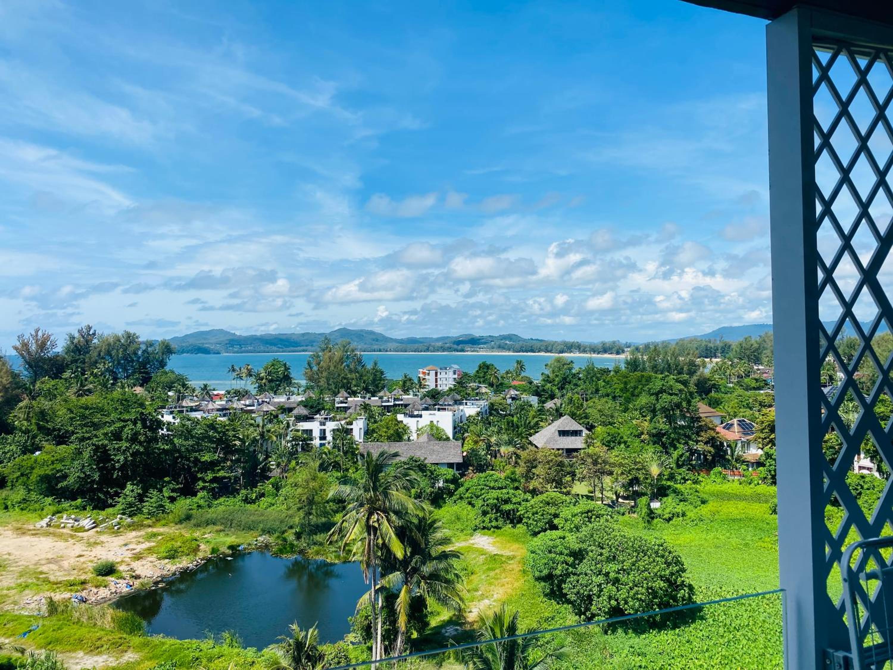 Aristo 2 Condo with a sea view