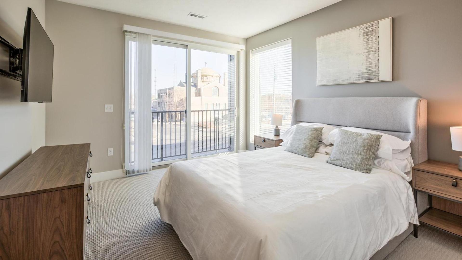 Landing Stylish 1BD Gym