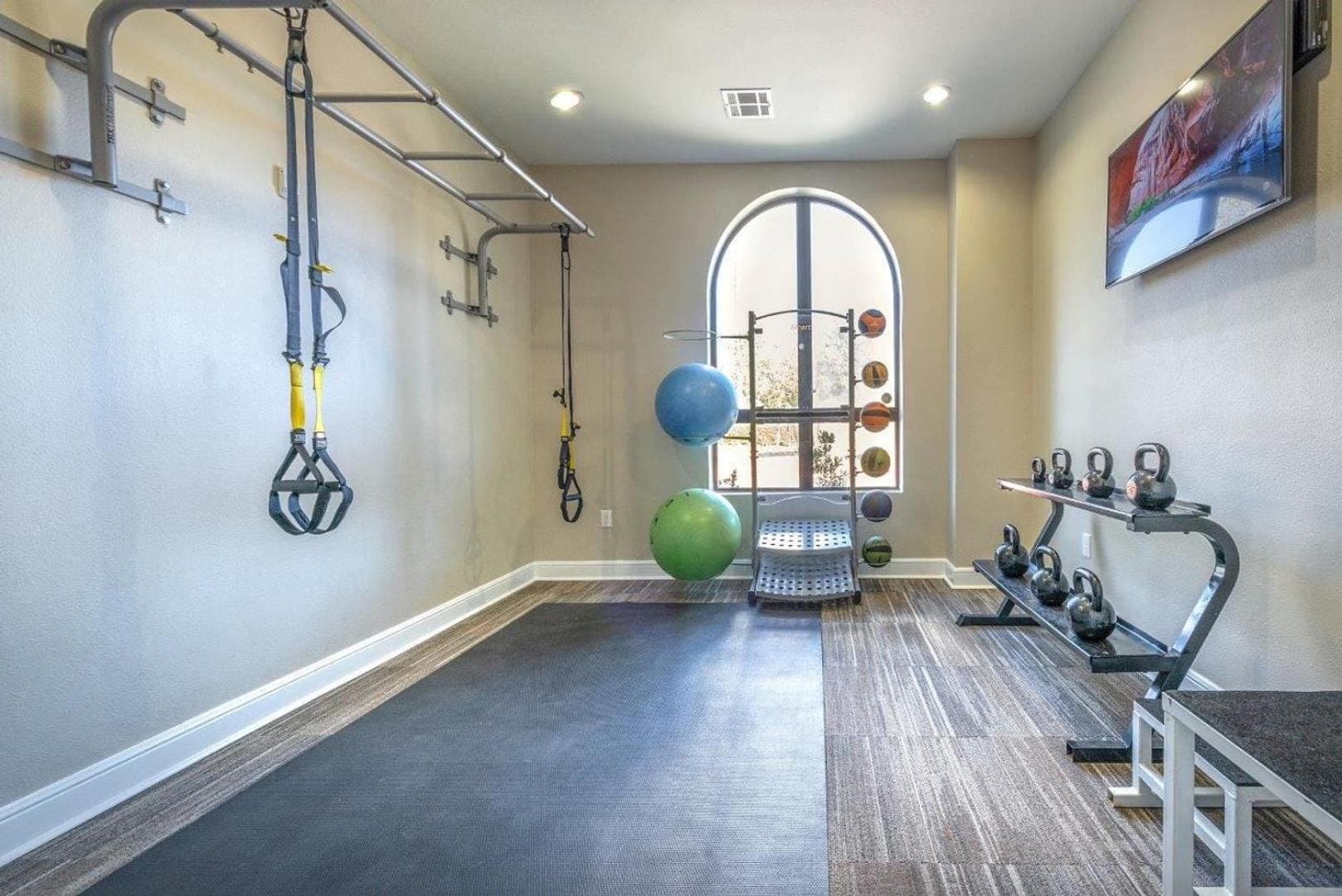 Landing Stylish 1BD Gym
