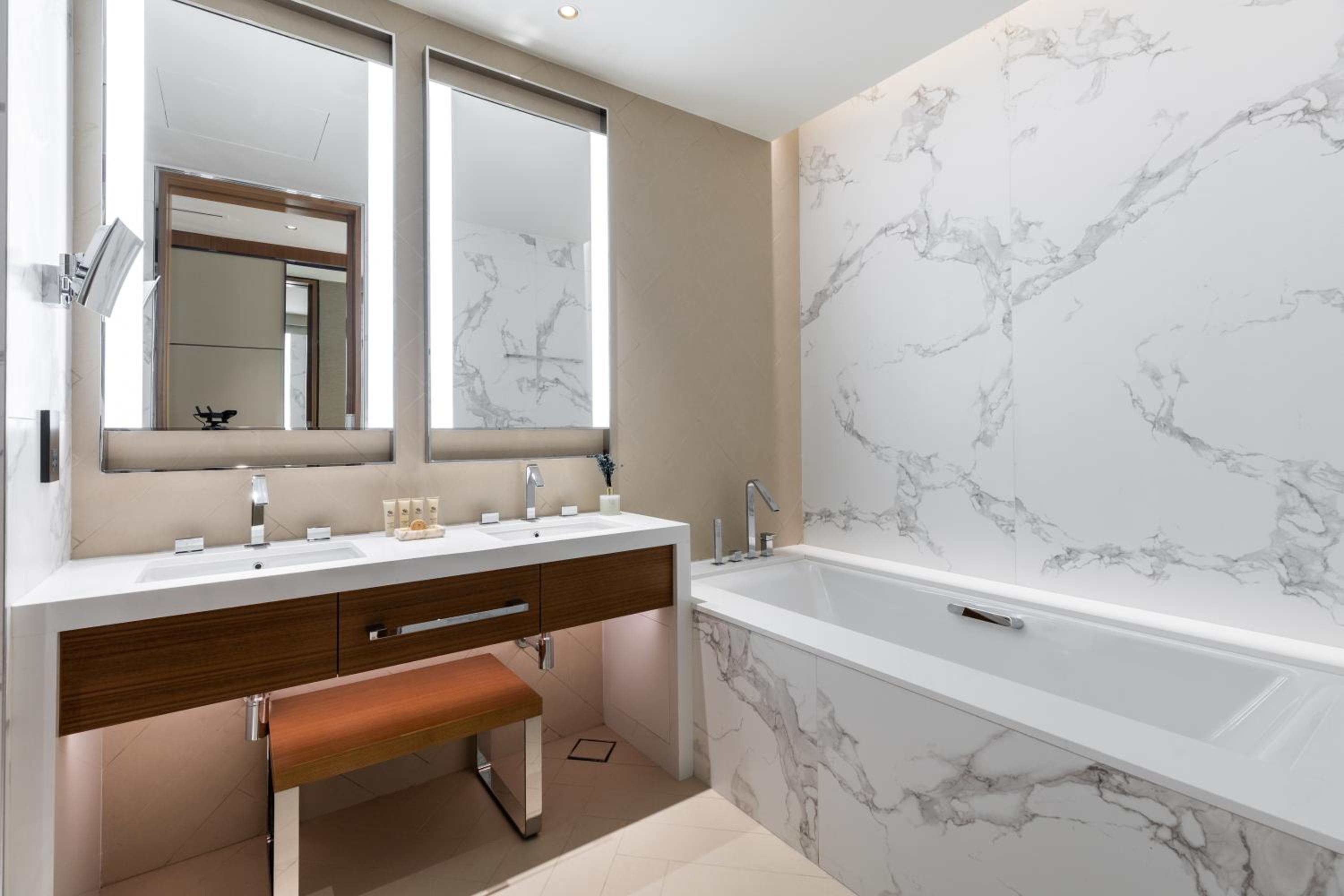 Maison Privee - Fabulous Apt with Sensational Burj Khalifa Views