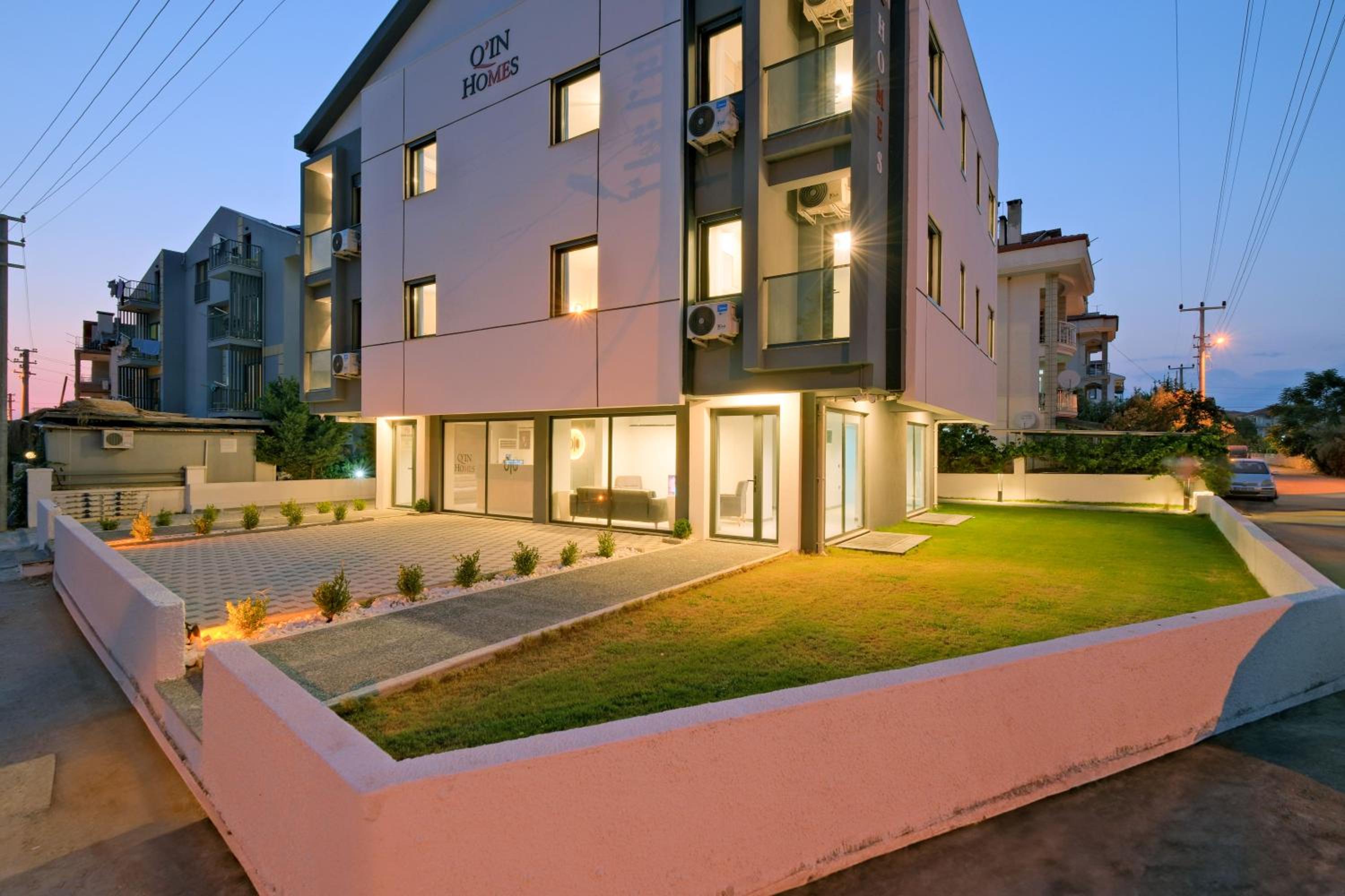 Q'in HOMES