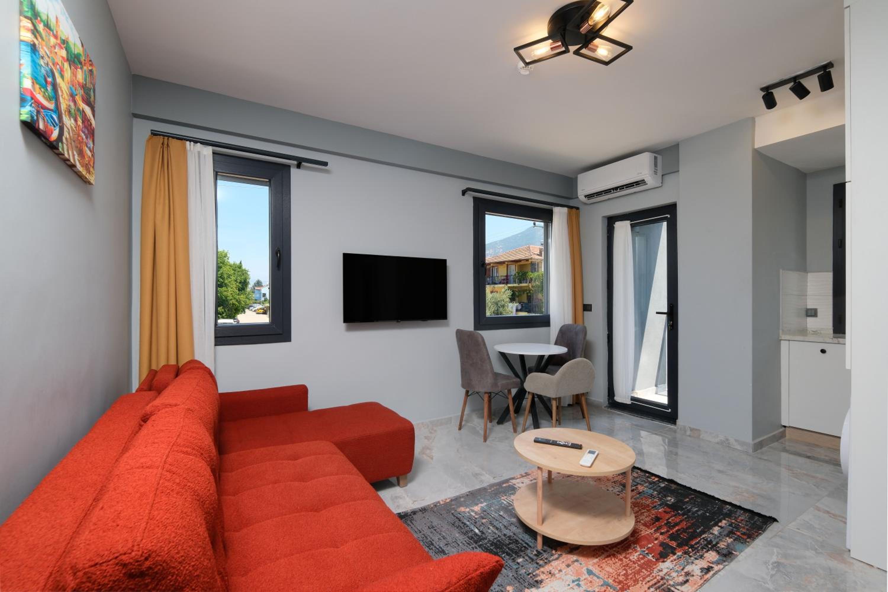 Q'in HOMES