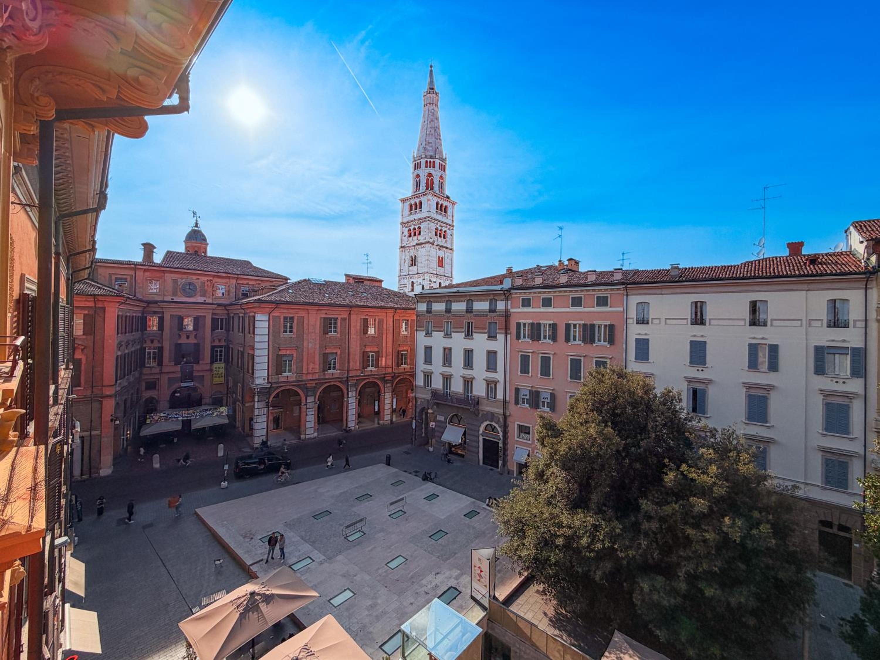 Attico d'Autore in Piazza con Vista Ghirlandina