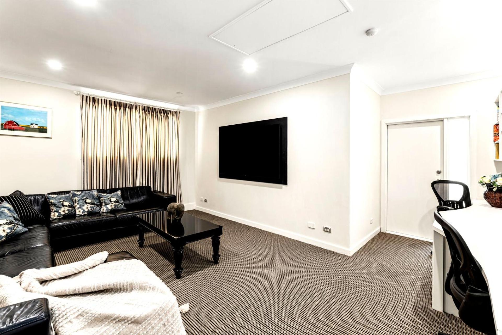 Surfers Paradise Escape - Huge Heated Pool