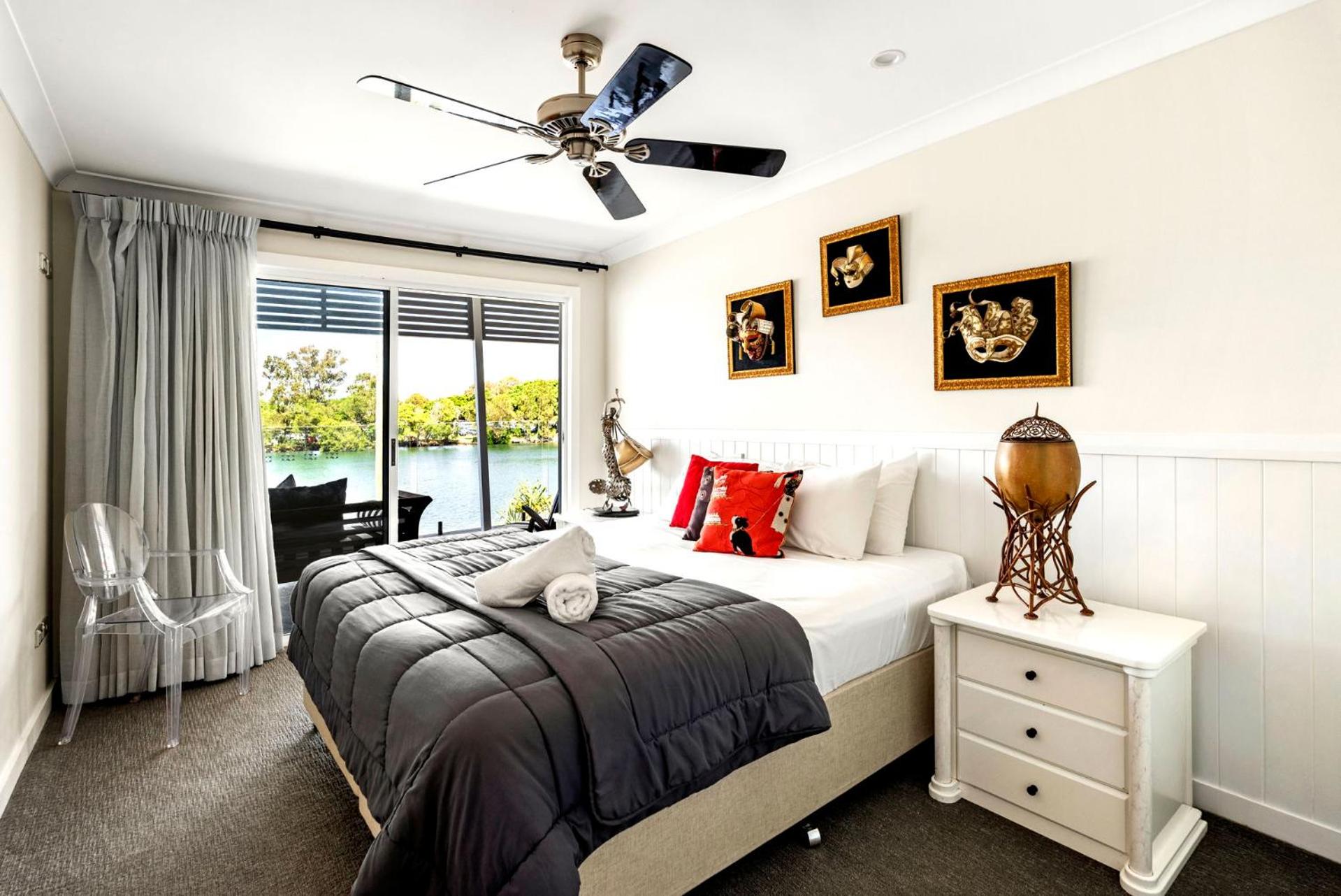 Surfers Paradise Escape - Huge Heated Pool