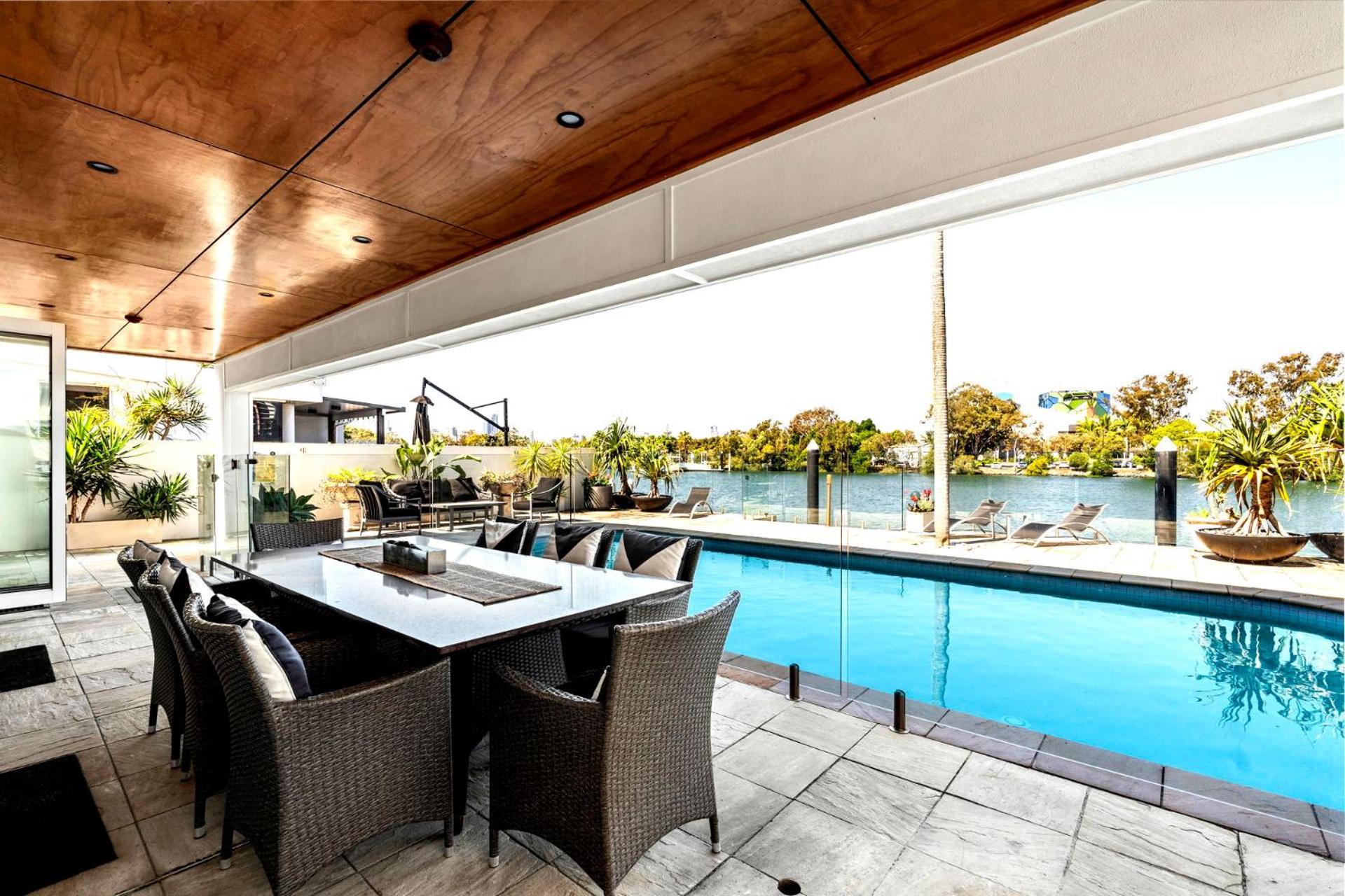 Surfers Paradise Escape - Huge Heated Pool