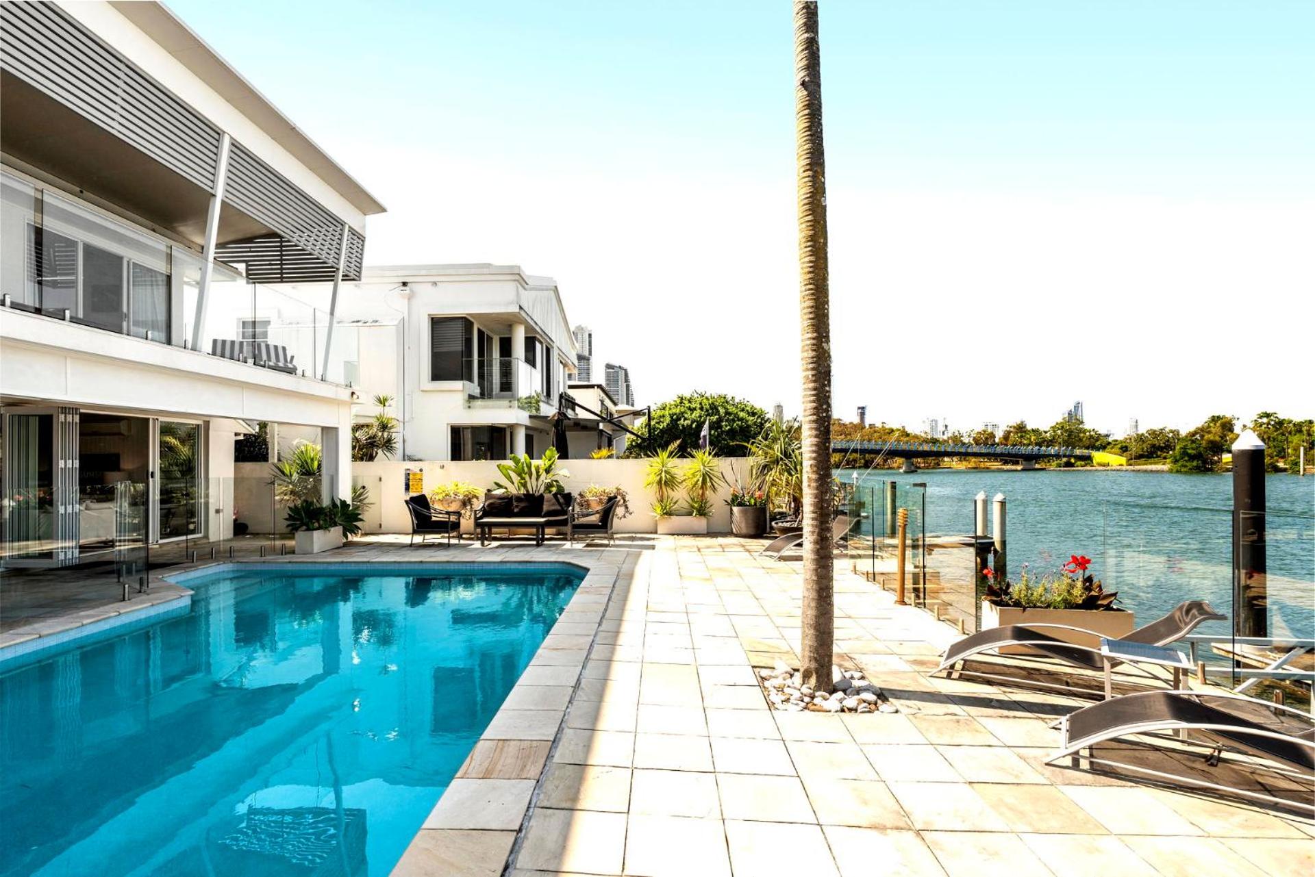Surfers Paradise Escape - Huge Heated Pool