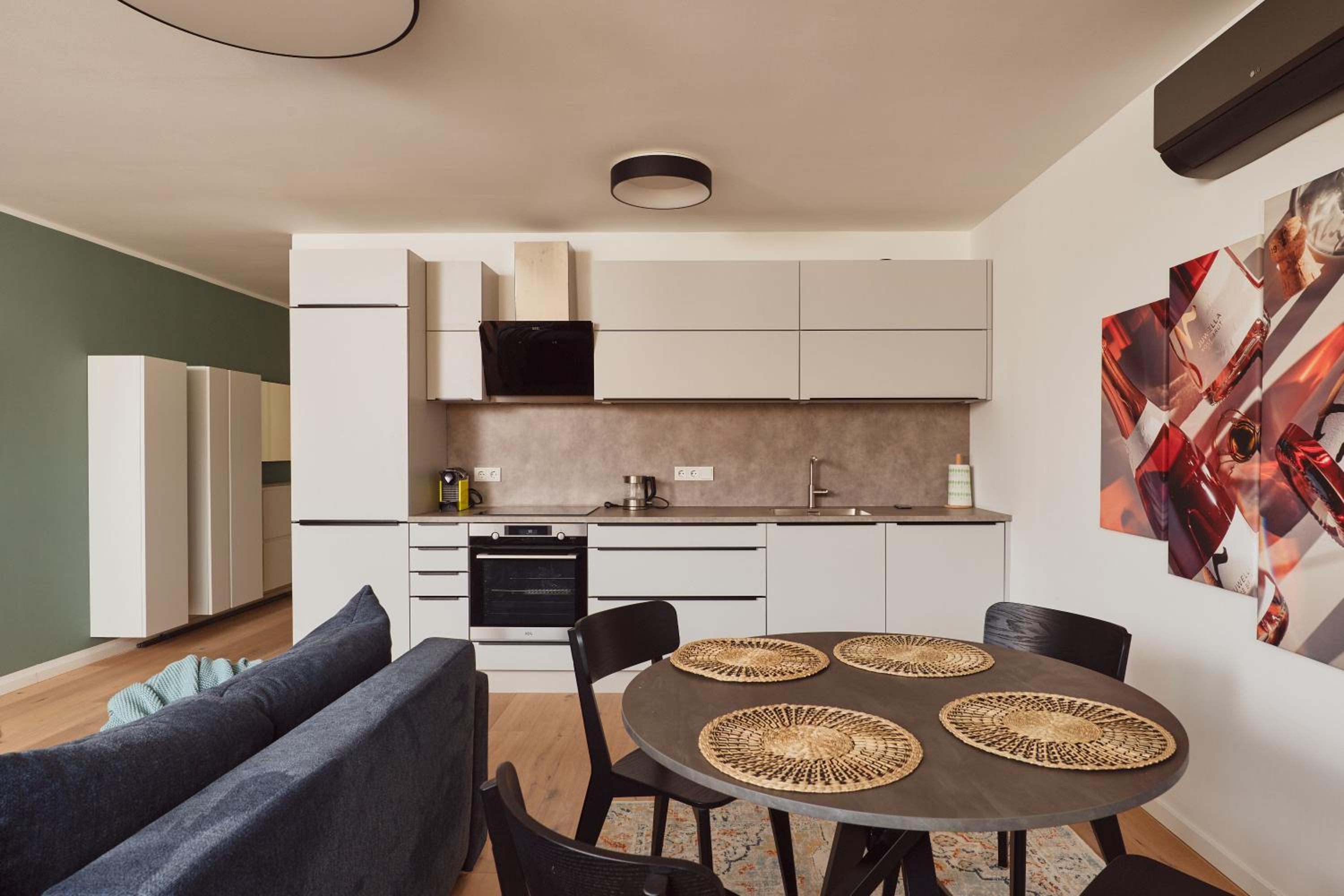 Premium Apartment near TrippleTower close to Central Wien 24h Checkin