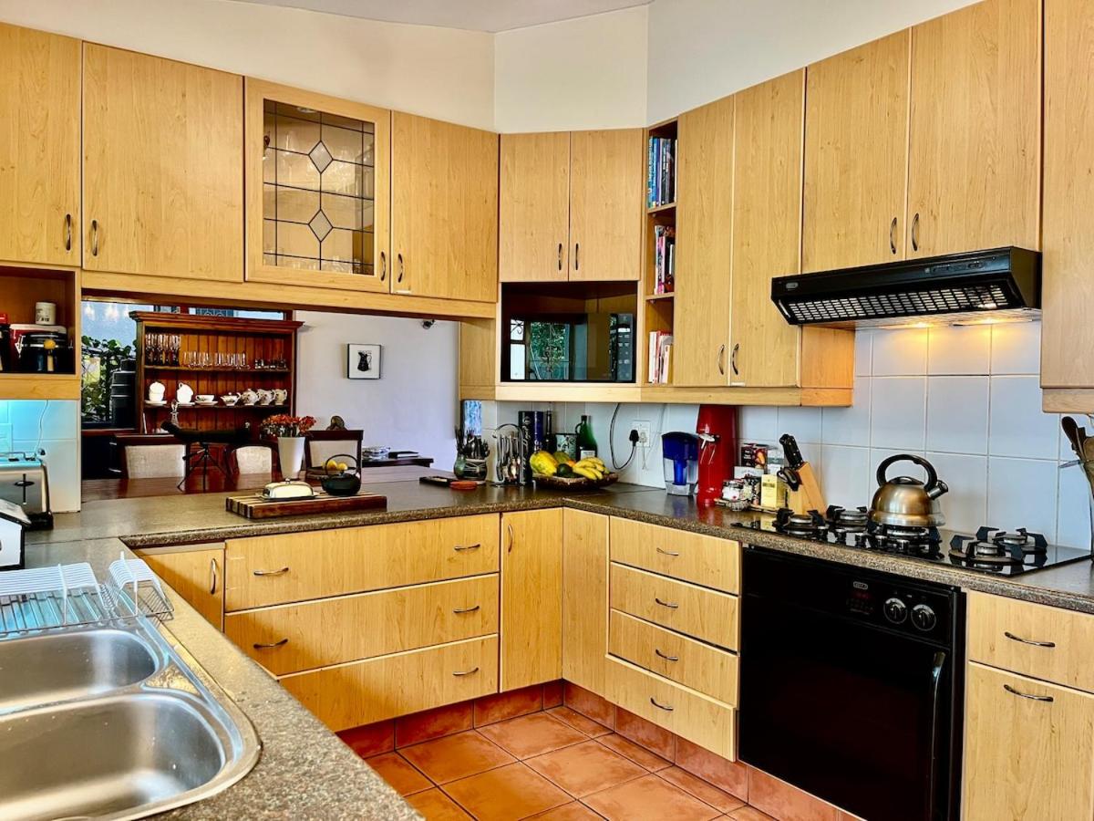 Camps Bay Family home with Sea View and Big Garden, Pets Welcome