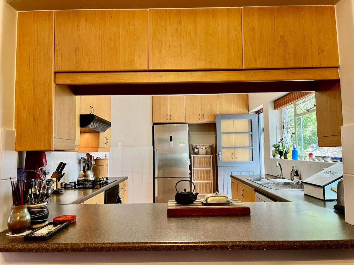 Camps Bay Family home with Sea View and Big Garden, Pets Welcome