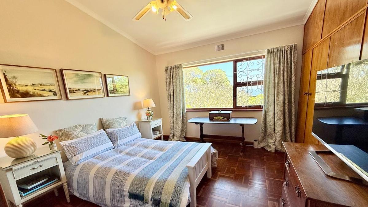 Camps Bay Family home with Sea View and Big Garden, Pets Welcome