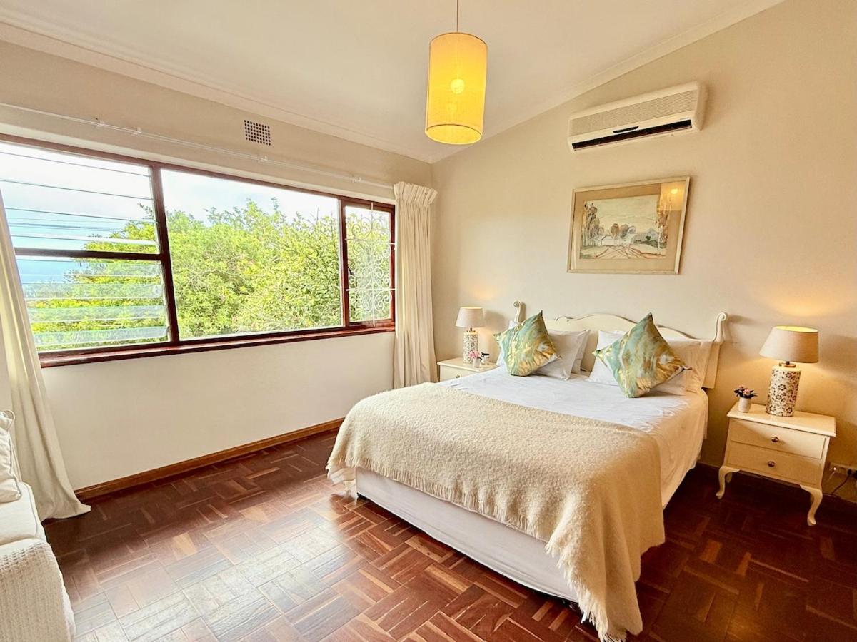 Camps Bay Family home with Sea View and Big Garden, Pets Welcome