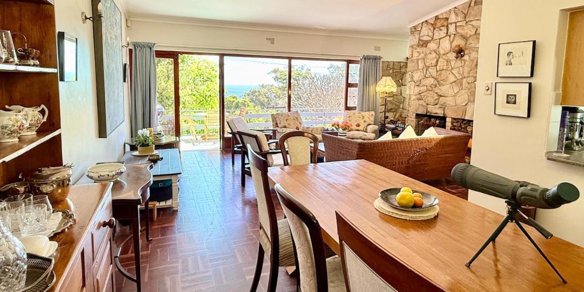 Camps Bay Family home with Sea View and Big Garden, Pets Welcome