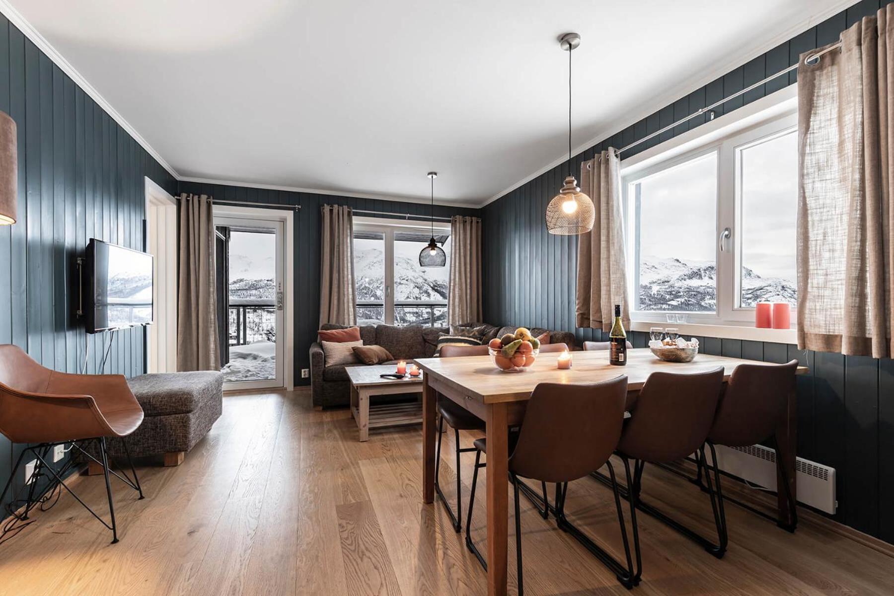 Family-Friendly Ski in-Ski out Retreat by Skarsnuten