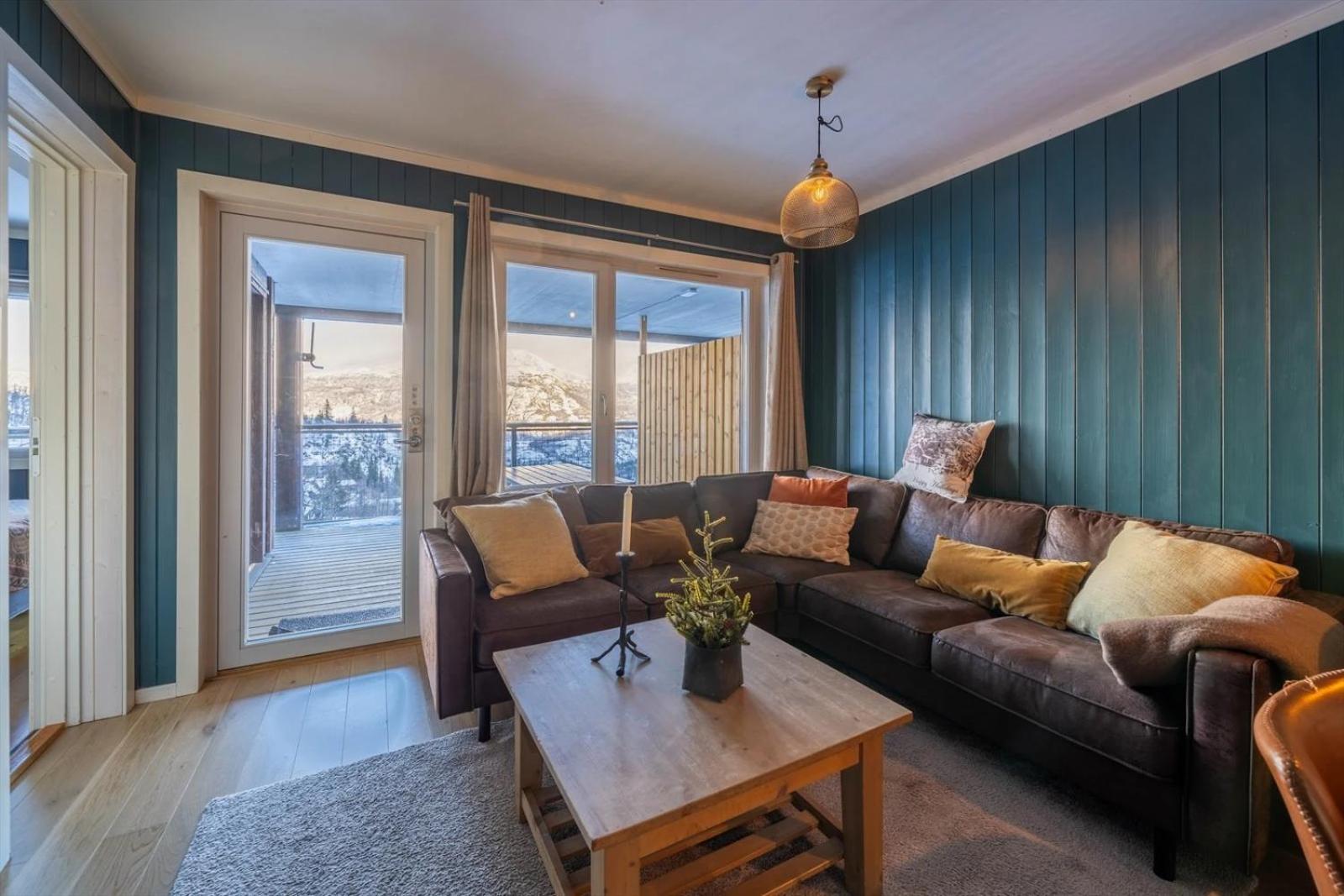 Family-Friendly Ski in-Ski out Retreat by Skarsnuten